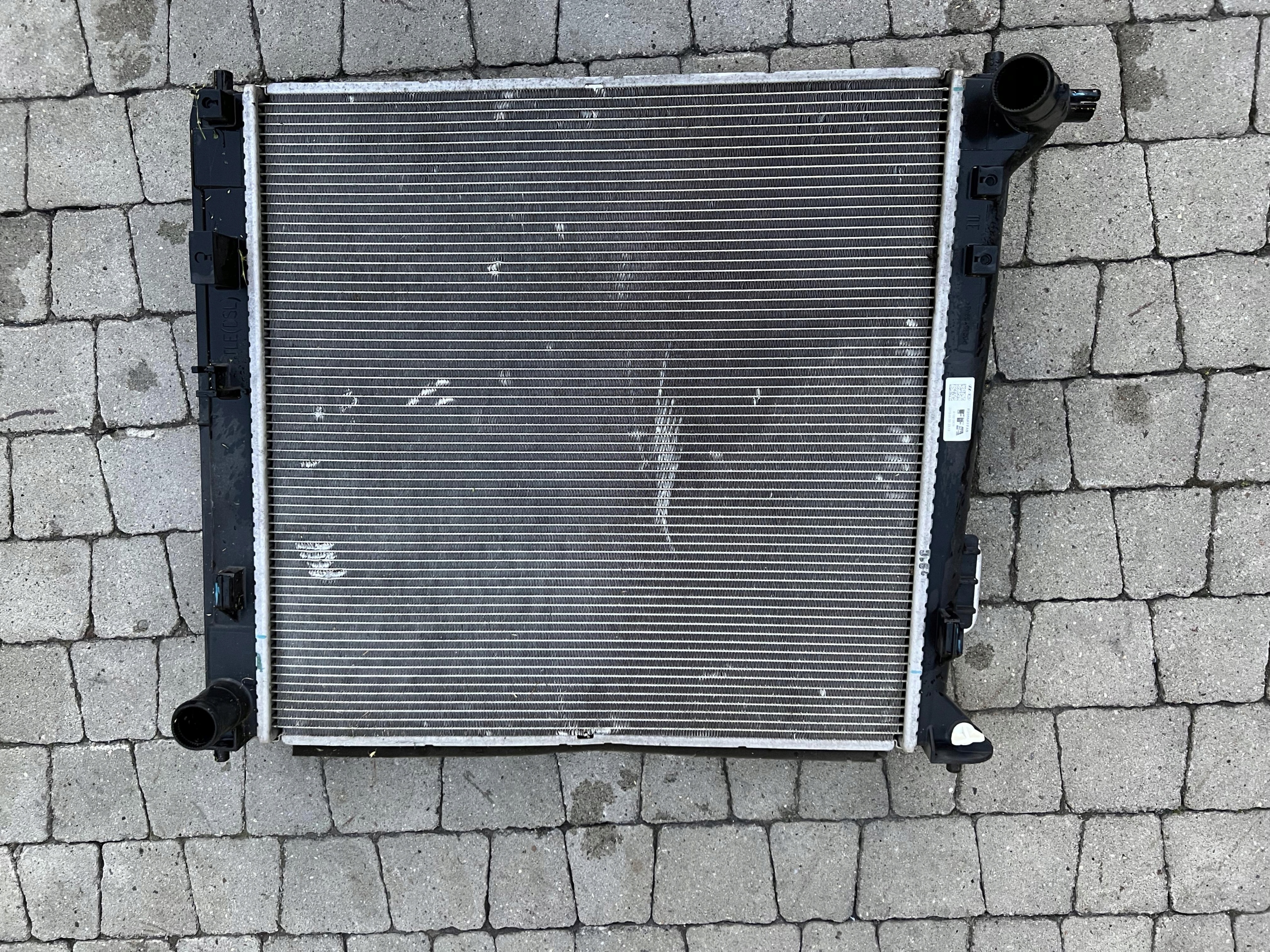 HYUNDAI TUCSON III KIA SPORTAGE IV CHŁODNICY R200NFFFA0