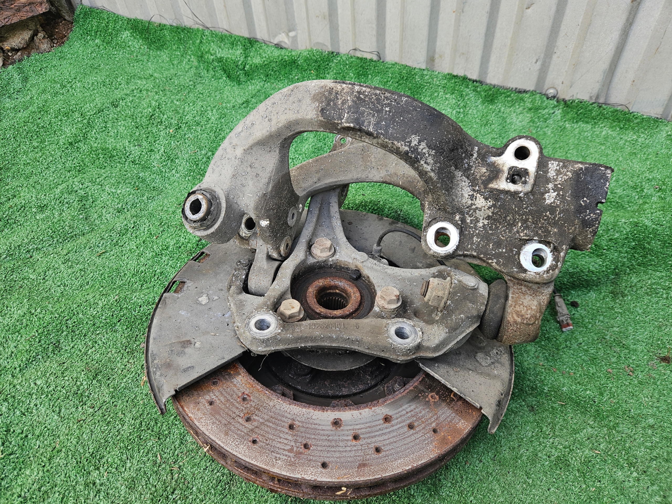 поворотный кулак opel INSIGNIA A 2.8 v6