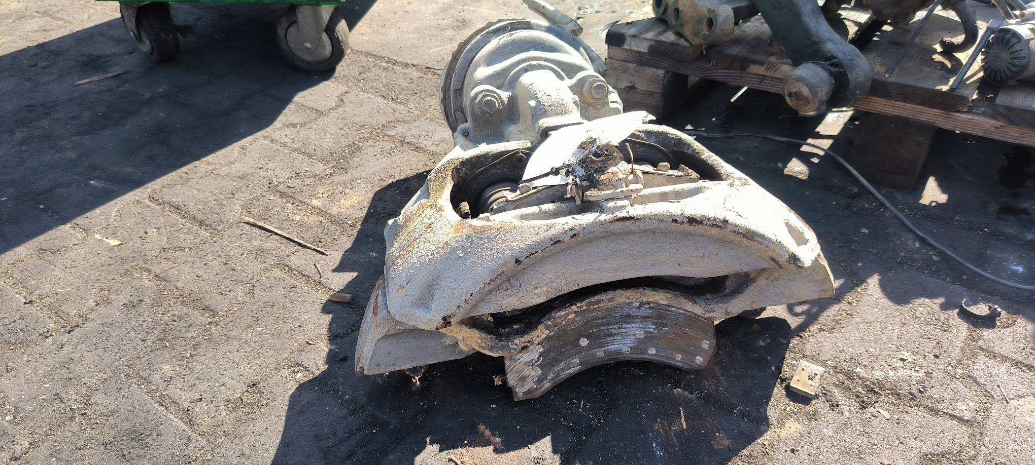 caliper brake rear part left Mercedes-BENZ ACTROS MP4 1842 E6