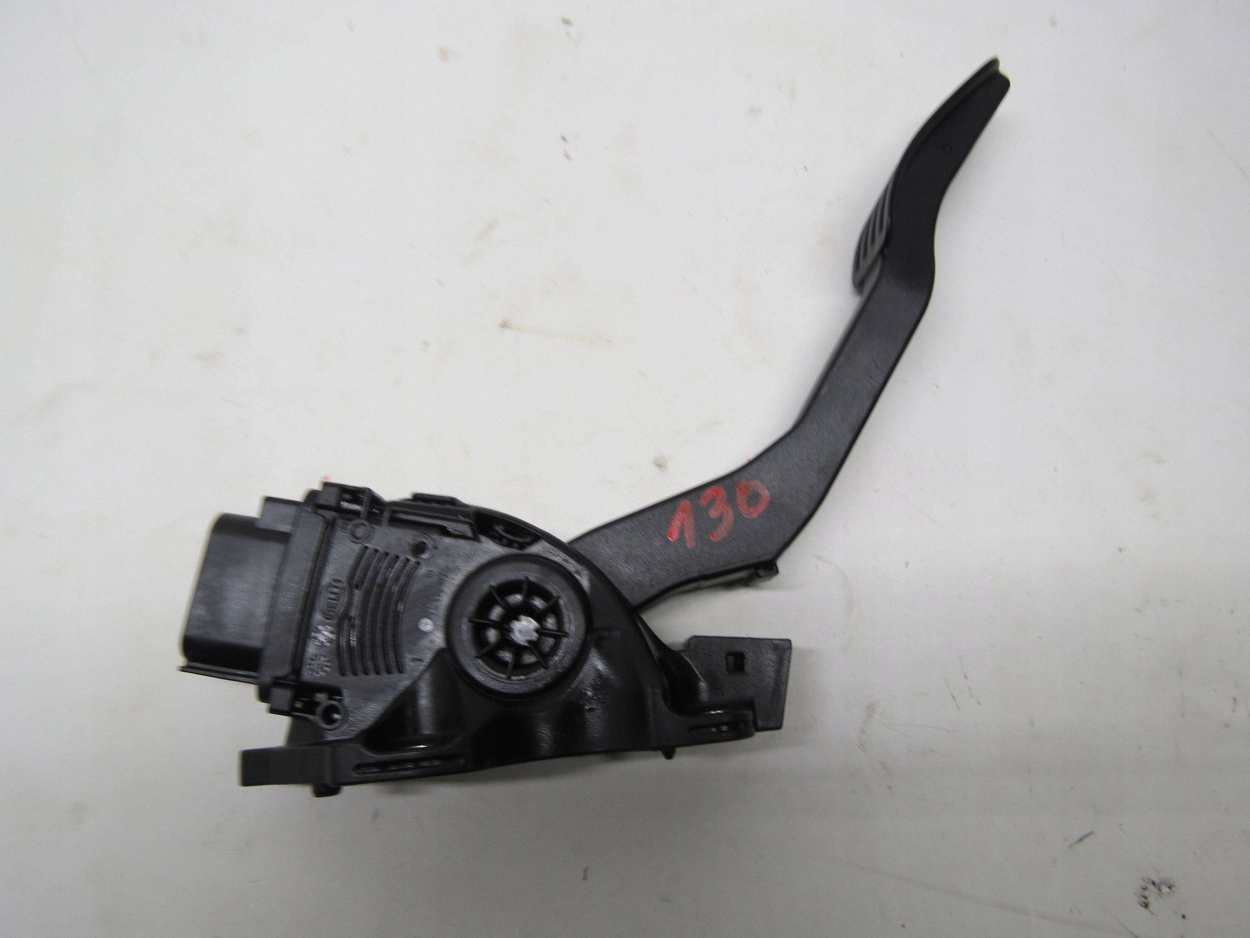 accelerator pedal VOLVO V60 and S60 II 31329061