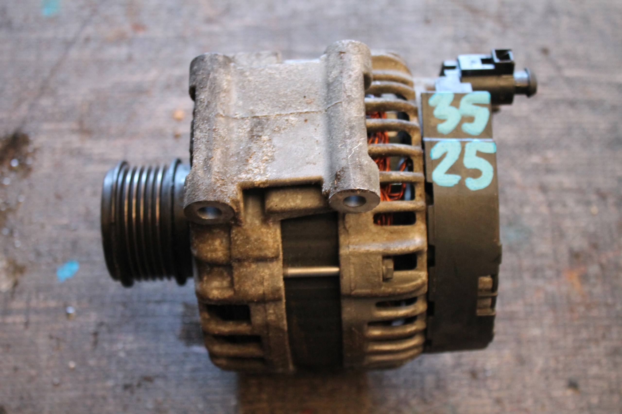 3525. alternator AUDI 06H903018J
