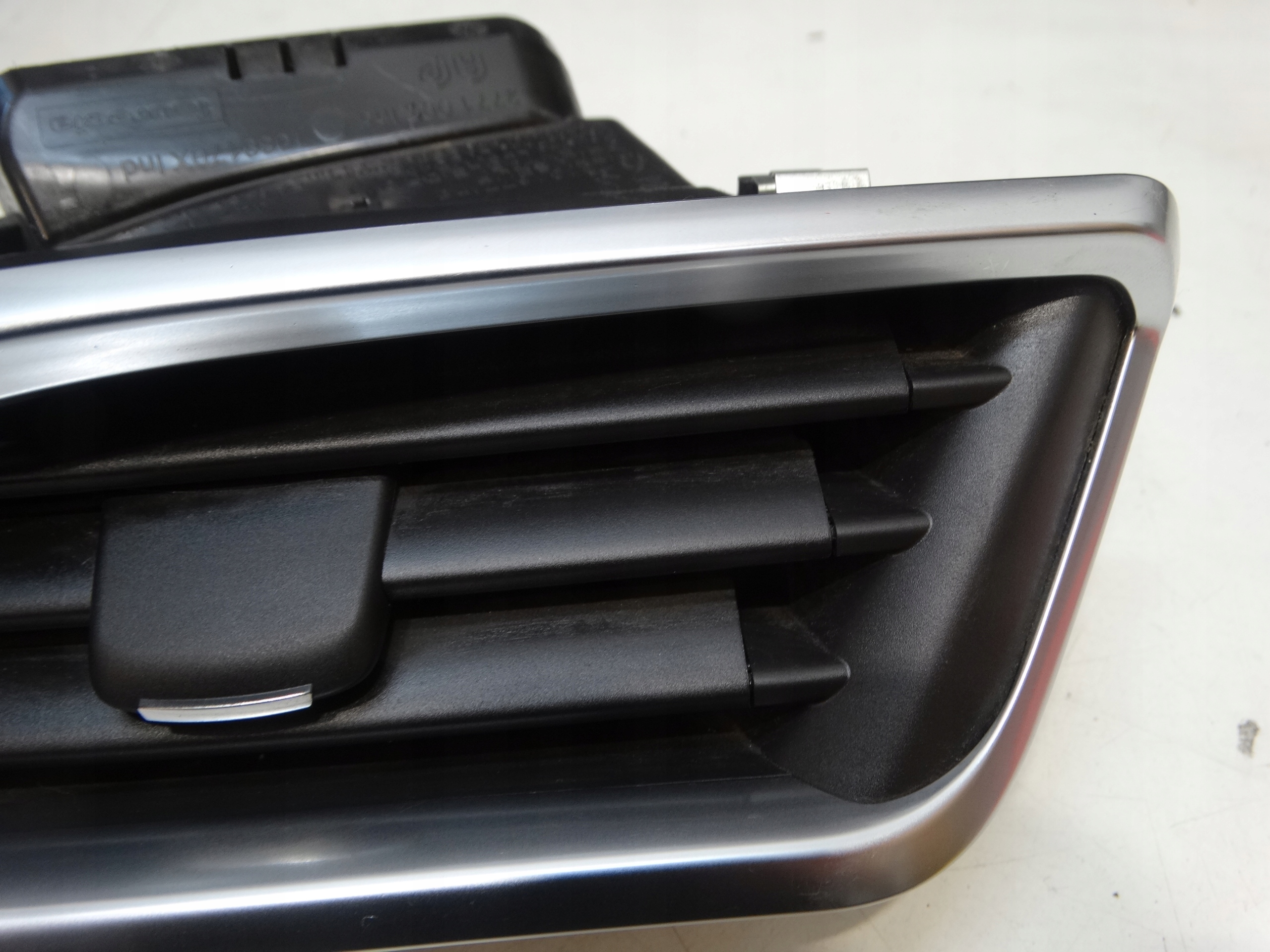 grid air conditioning devices consoles right front PEUGEOT 2008 208 9673131677