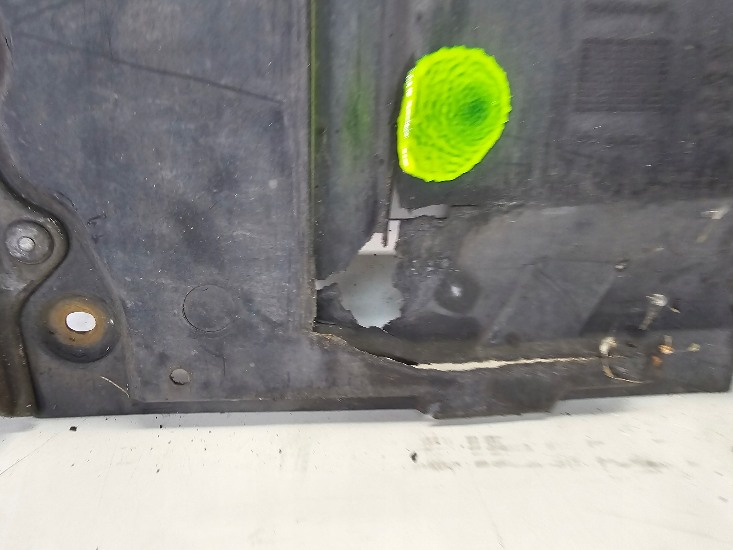 cover below engine cover AUDI A4 B7 8E0863823M