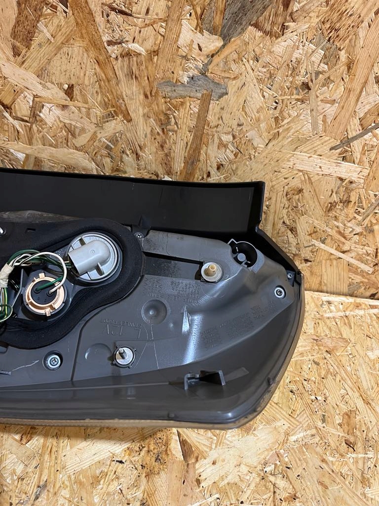 фонарь левый TOYOTA PRIUS III 2009- XW30 европа оригинал