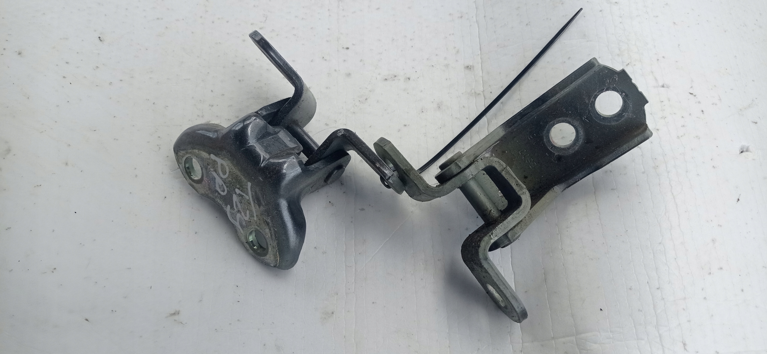 ZAWIASY DRZWI PRZÓD PRAWY AVENSIS III T27 T29