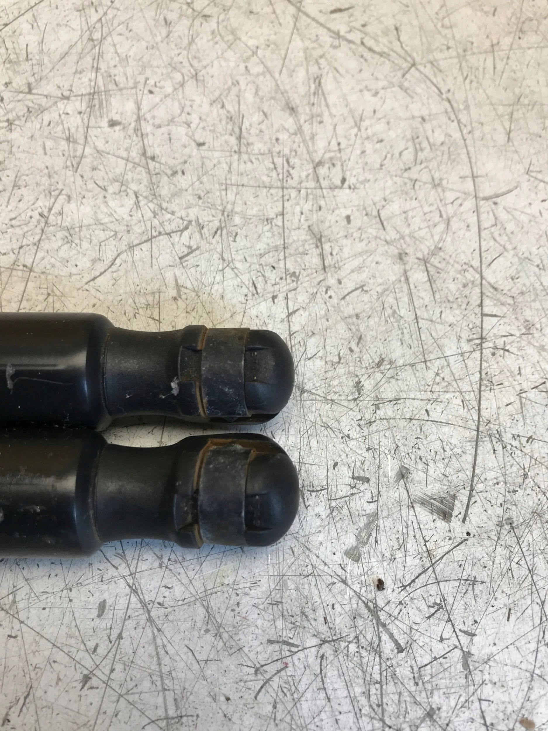 SILOWNIKI bonnet boot AUDI Q5 8R0827552B