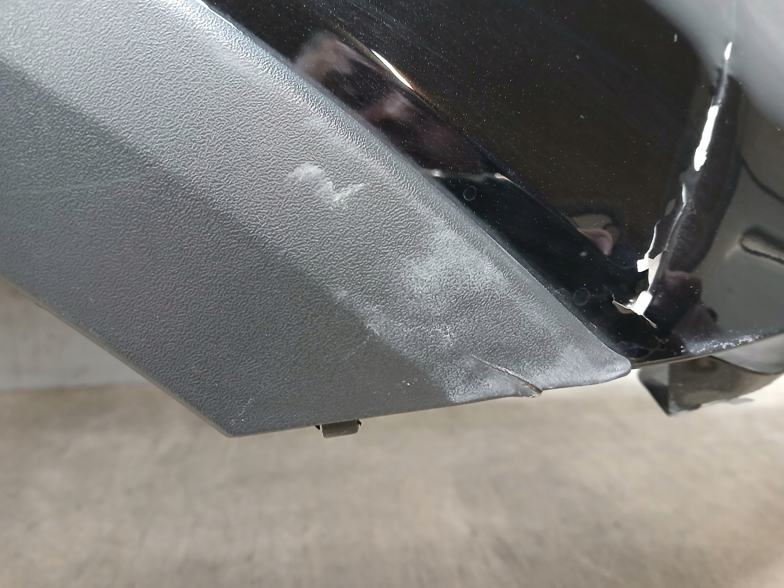 fender front right SEAT ARONA