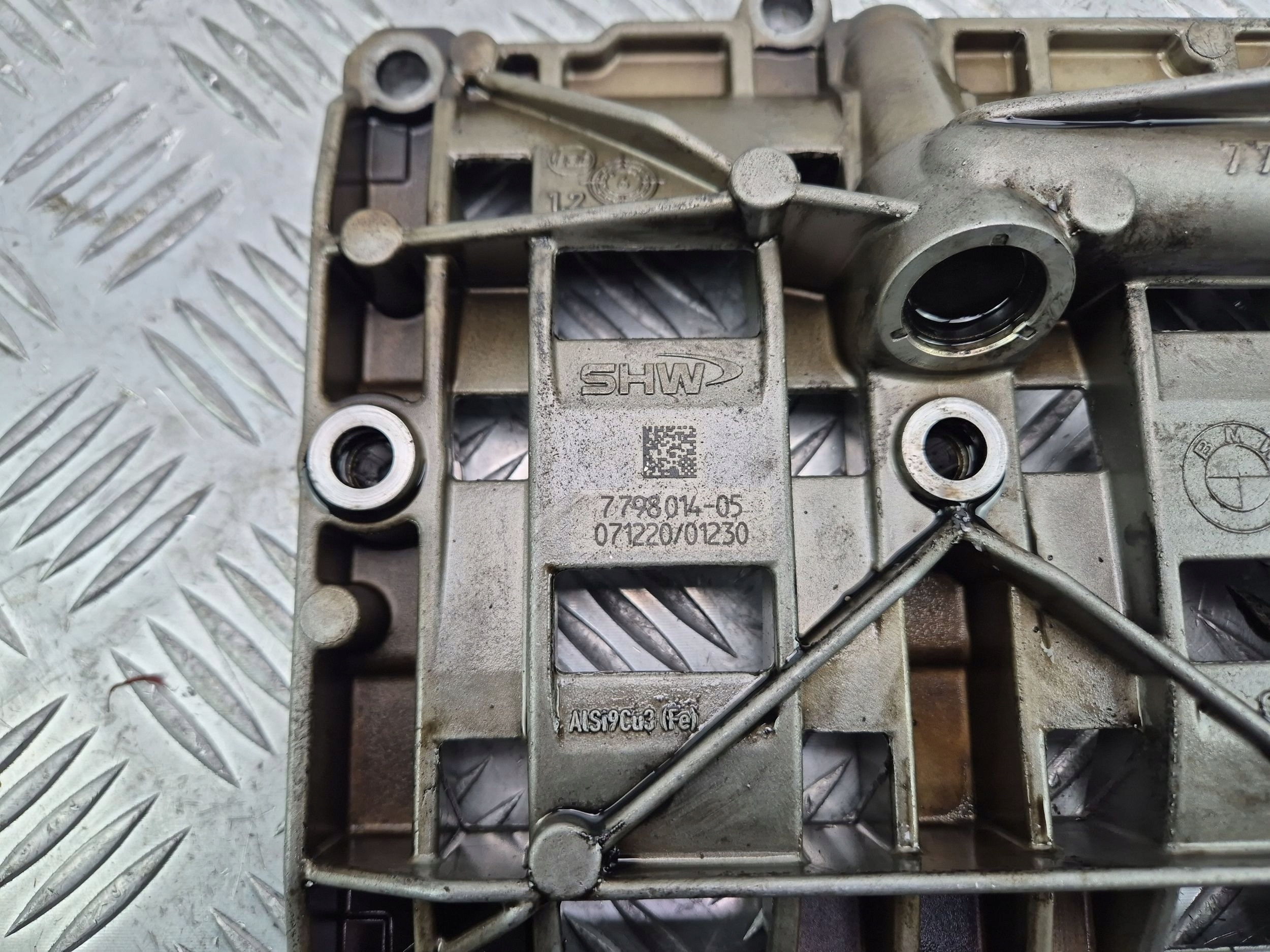ROZPRASZACZ olio BMW X3 E83 xDrive 20d 7798014 N47D20A