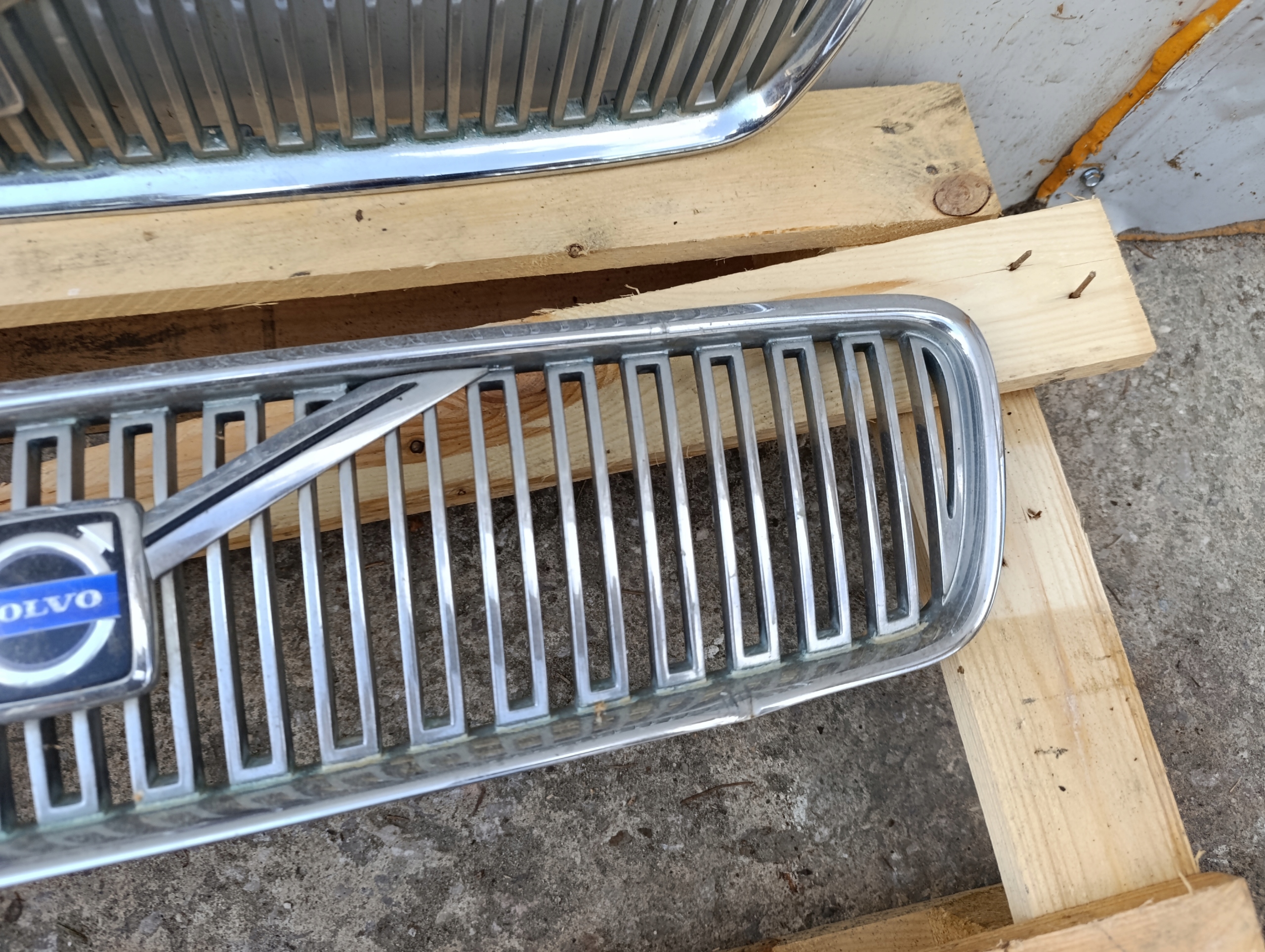 Grill Grill VOLVO S40 II V50 08678680
