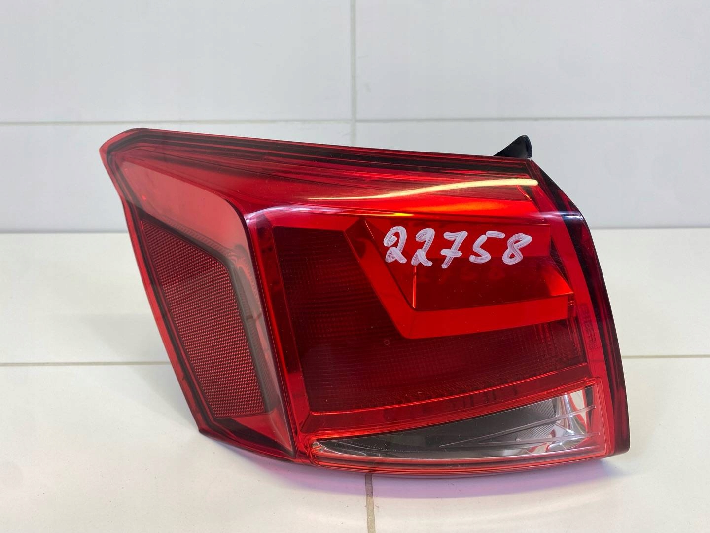 light rear left side SEAT Arona 2020 6F9945095B