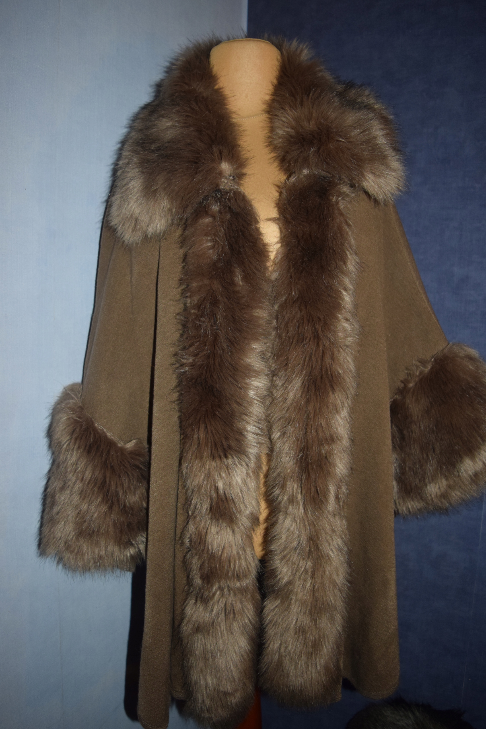 Lay Ley Cllection Piękne ponczo prawie nowe _48