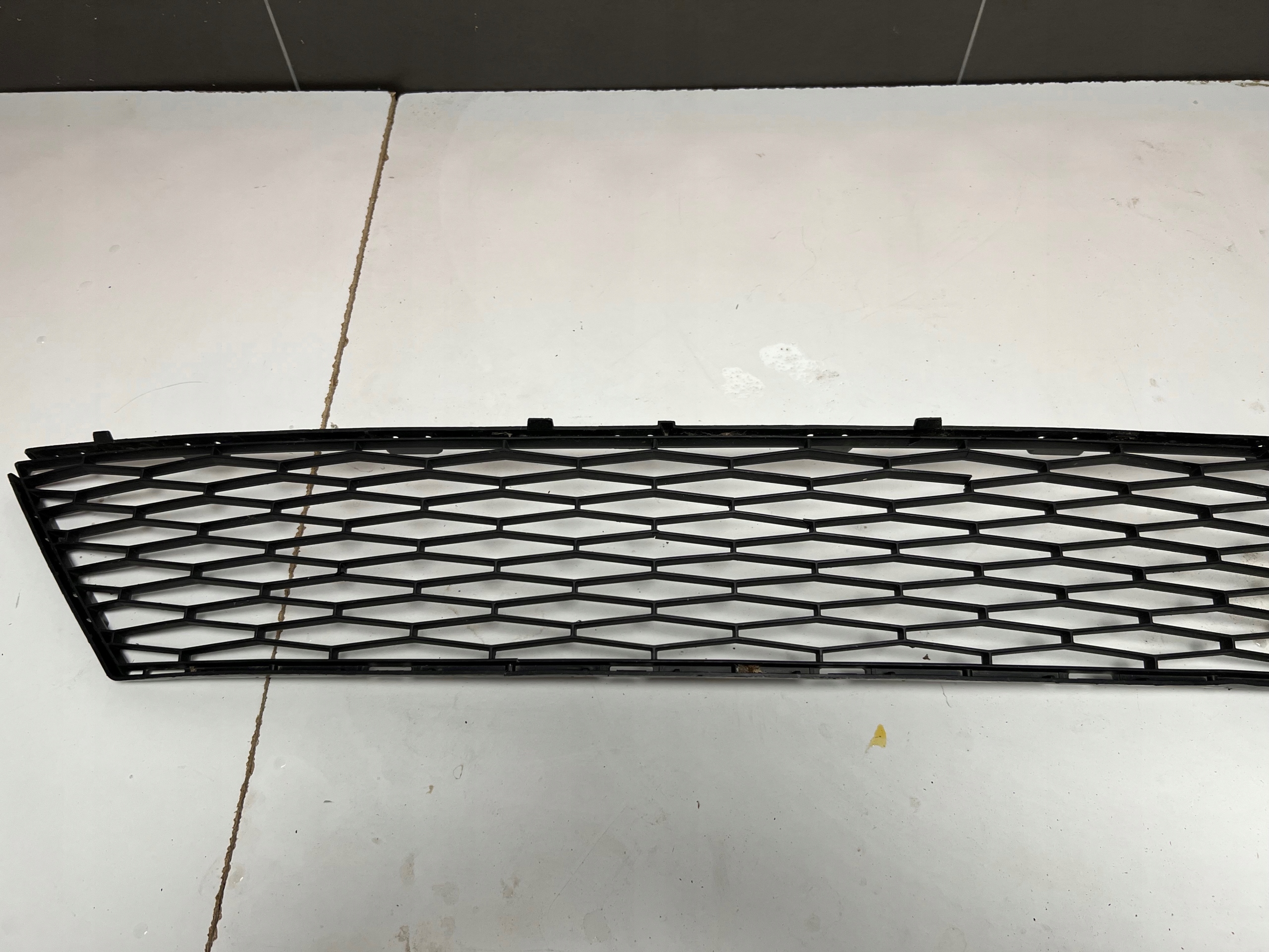 6J0853667C - SEAT IBIZA IV 6J0 LIFT 12-ЦЕНТРАЛЬНА РЕШІТКА РАДІАТОРА