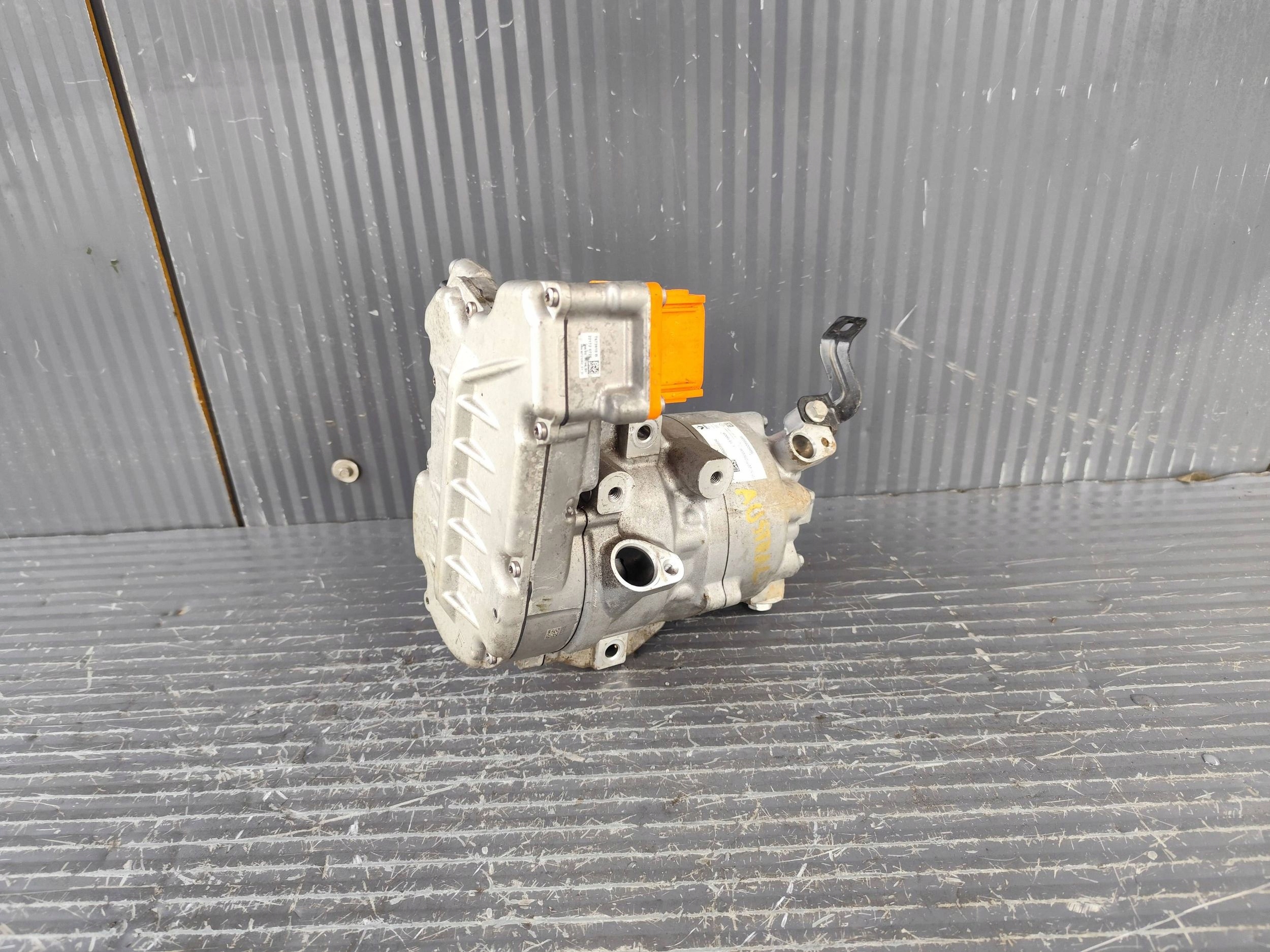 RENAULT AUSTRAL compressor; compressor of the air conditioning 926003993R