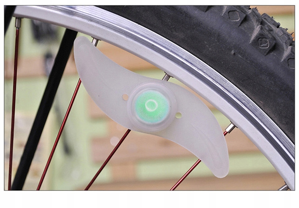 LAMPKA LED DO ROWERU ŚWIECĄCE SZPRYCHY NAKŁADKA NA KOŁA UNIWERSALNA Marka Pronett
