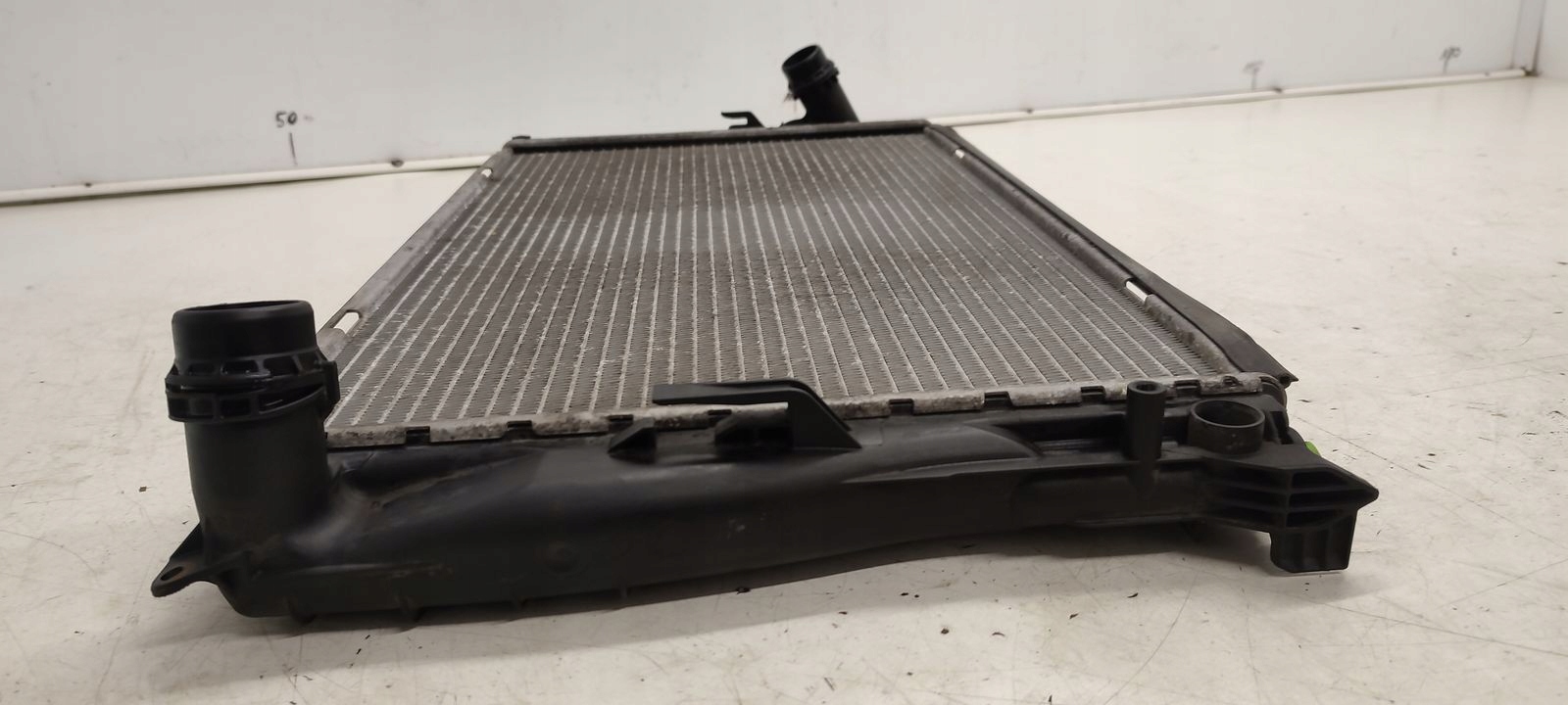 chladič vody BMW E90 E91 2,0D LIFT