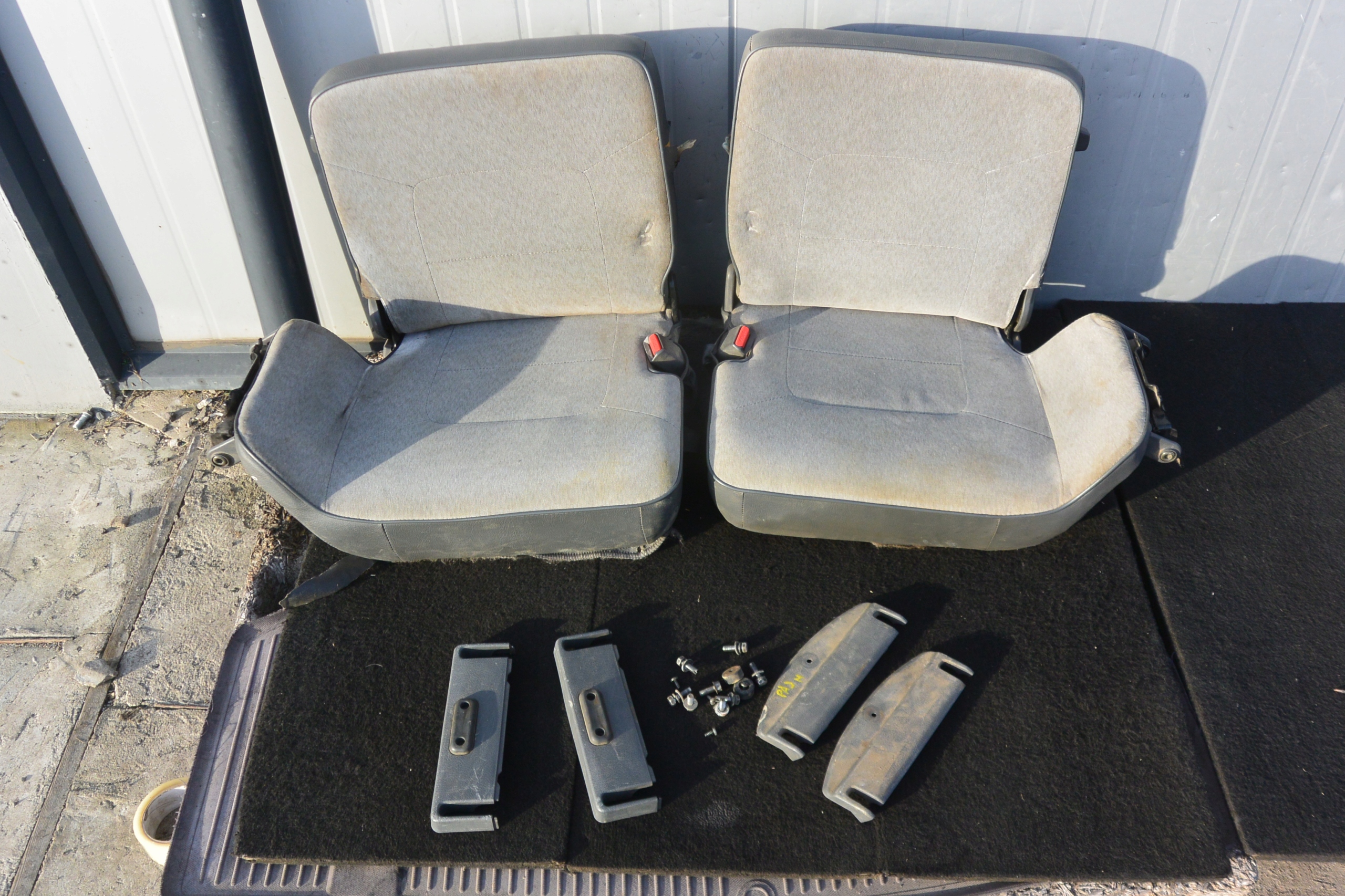 SITZE 3 RZAD MITSUBISHI PAJERO II KPL