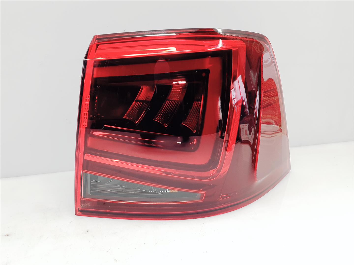 SEAT ALHAMBRA II LIFT 7N5 LAMPA TYŁ LED EUROPA !!!