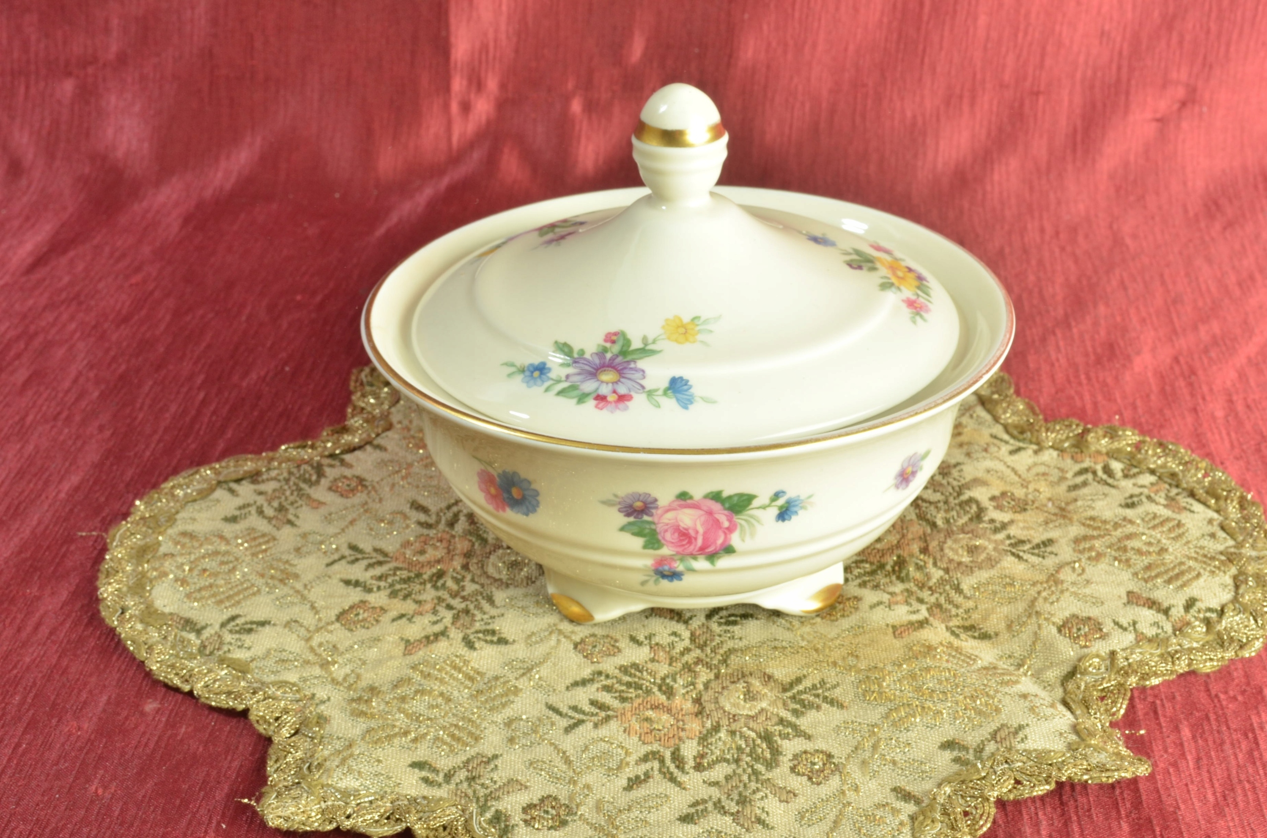 Великолепная Bomboniera Томас Розенталь Экрю Цветы