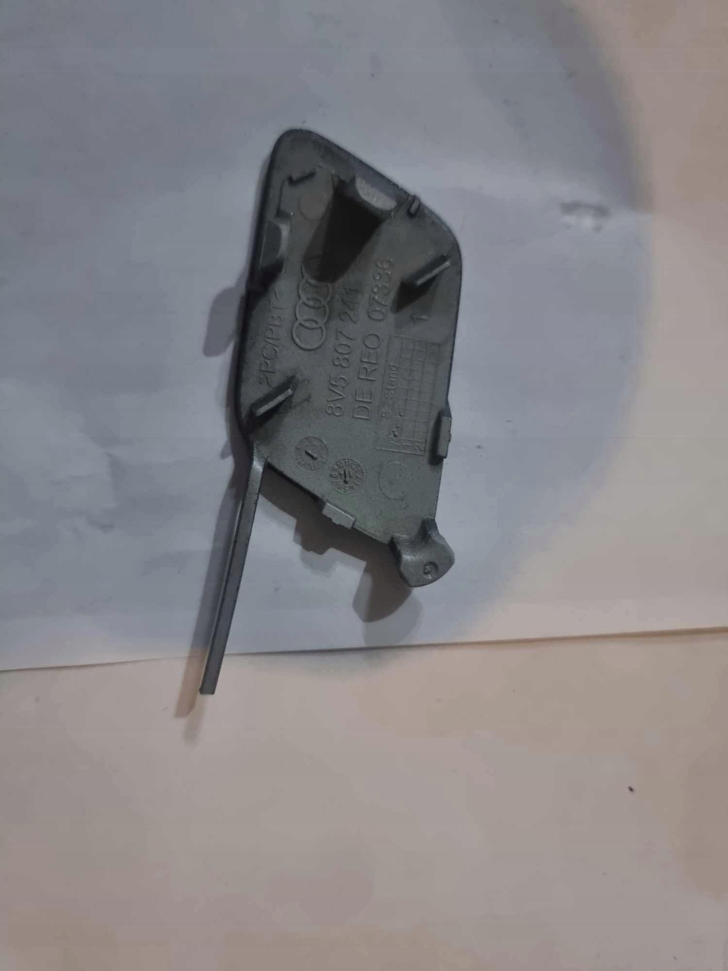 AUDI A3 8V5 -> towing hook cap of a bumper front 8V5807241