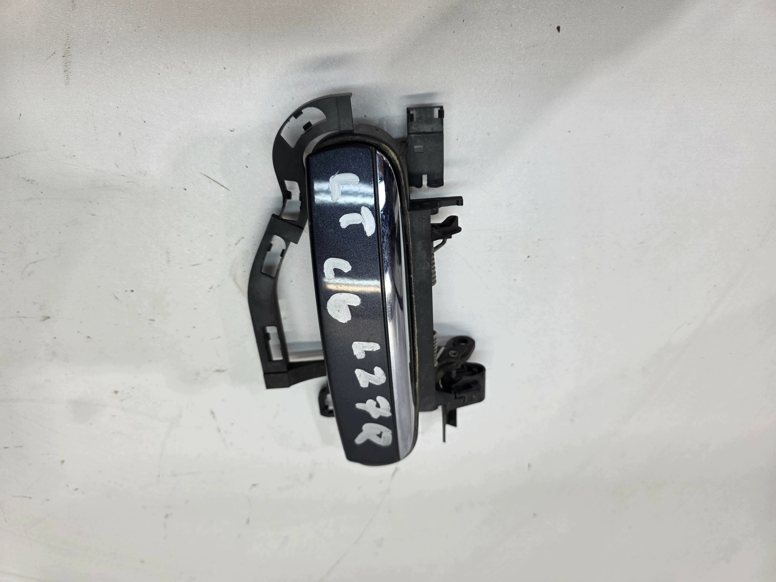 handle left rear part AUDI A6 C6 4F0837885 CHROM