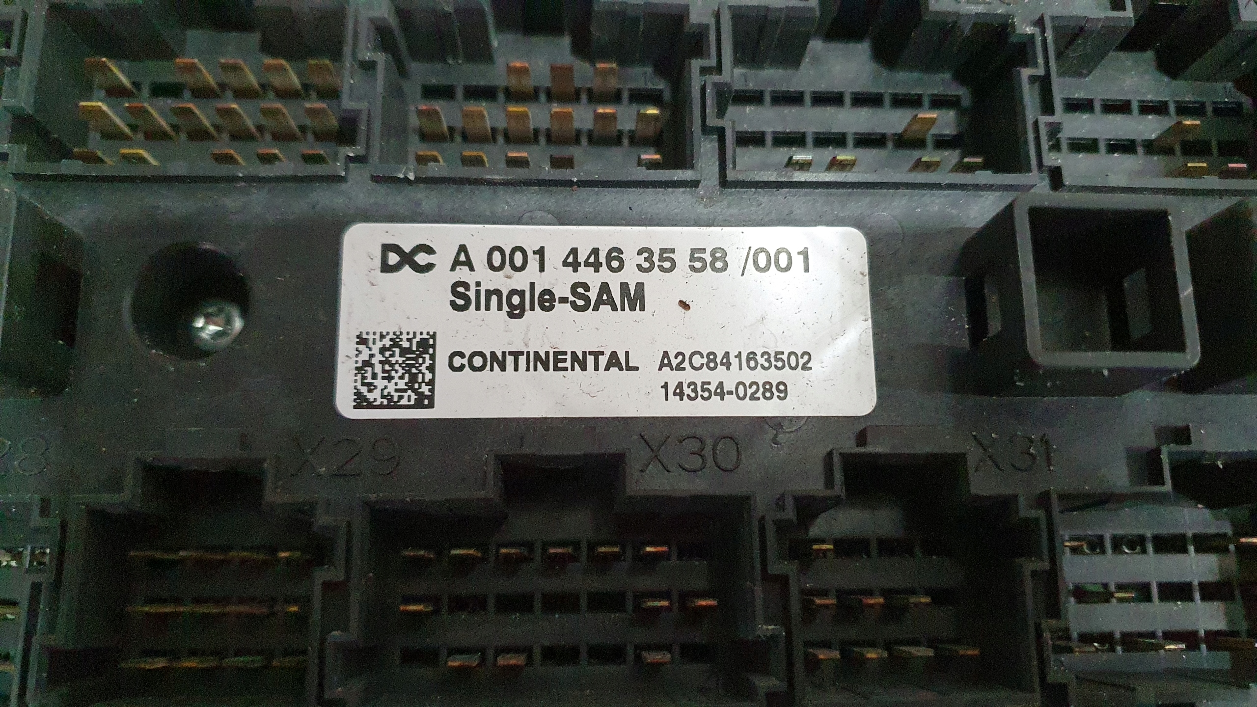 Grundmodul Bezpieczników Single SAM Actros MP 4 0014463558 Producent części Mercedes-Benz OE