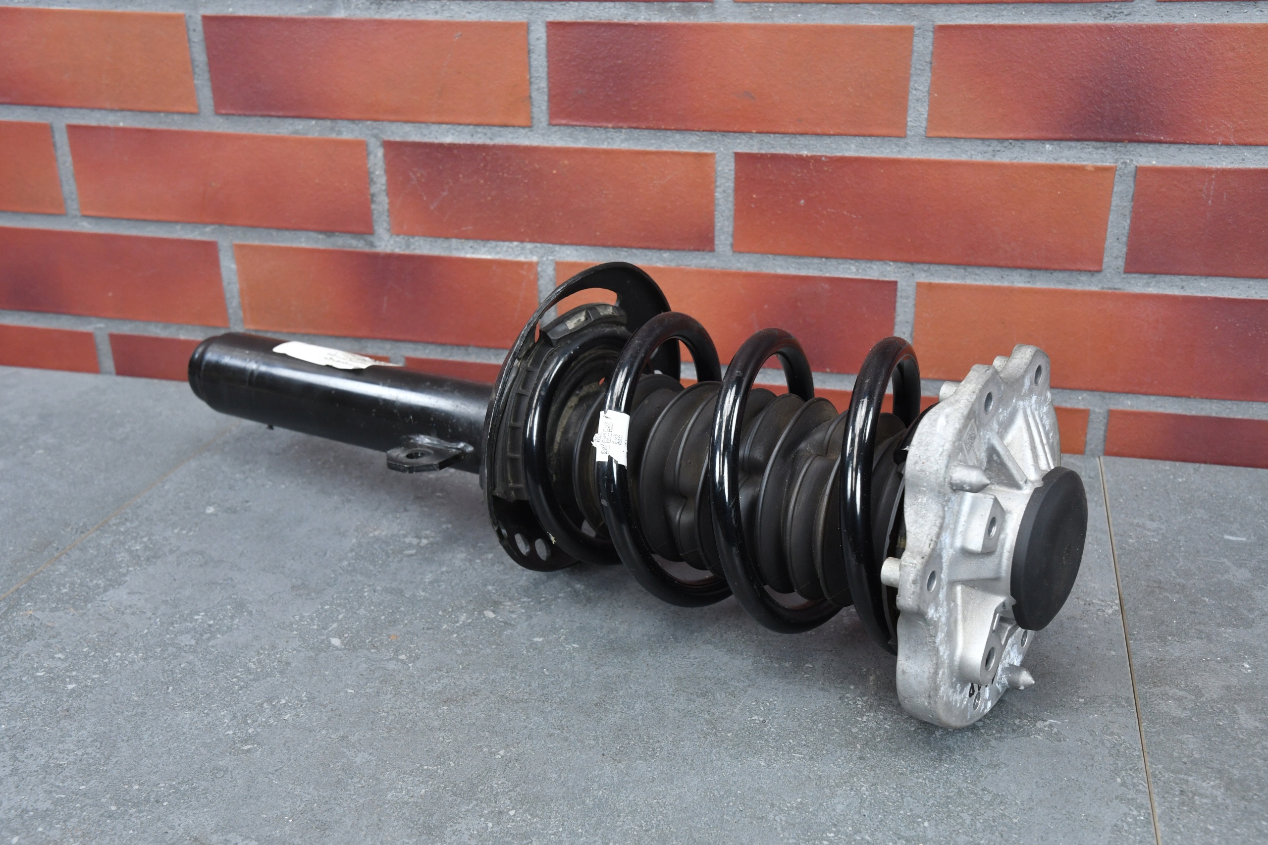 shock absorber left front front BMW X1 U11 M35iX 5A8A483