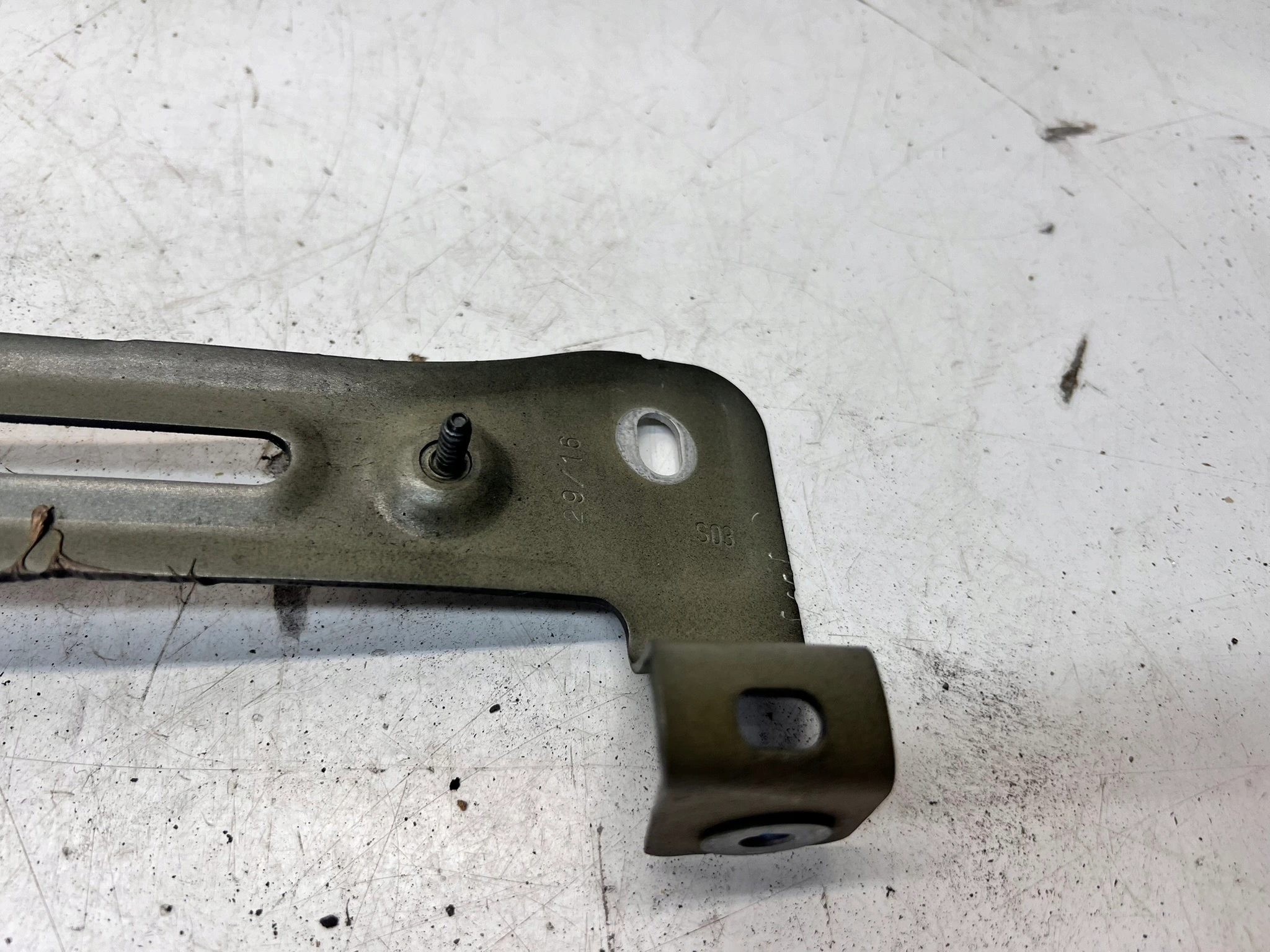 Console Support plaque Aile Gauche Avant AUDI Q7 4M 4M0821431