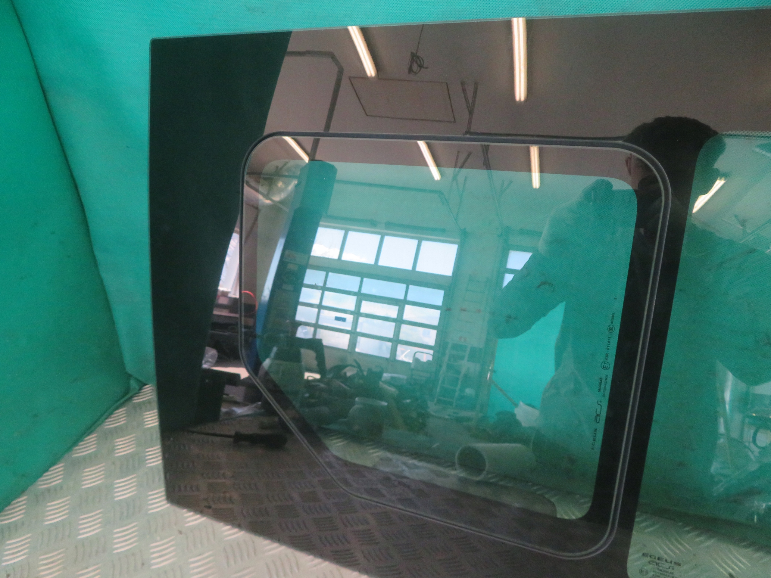 window right BOK RENAULT TRAFIC III OPEL VIVARO 19R