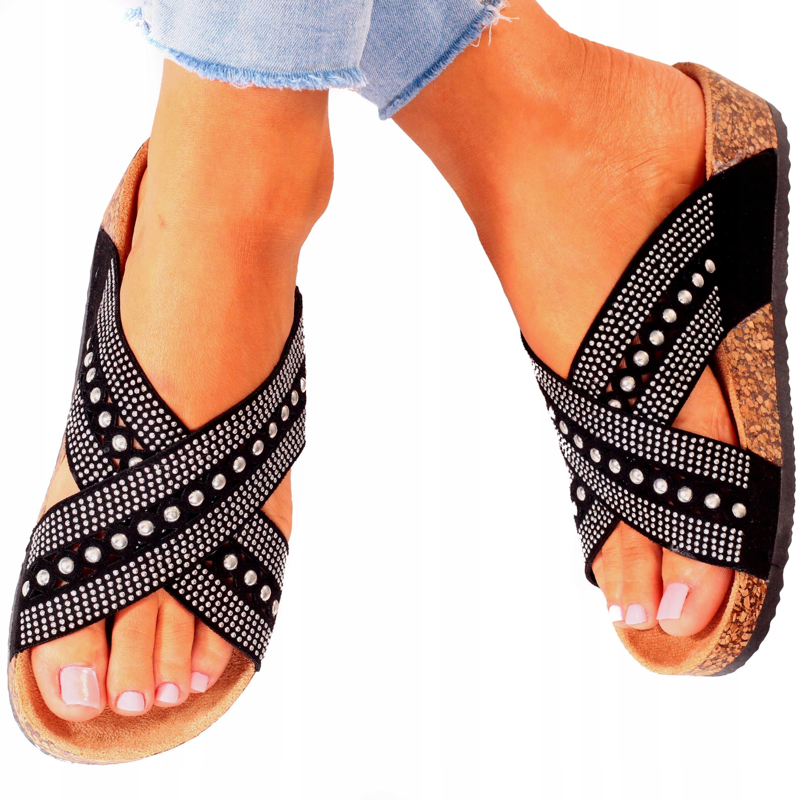 KLAPKI DAMSKIE NA PŁASKIEJ PODESZWIE PROFILOWANE Wzór dominujący bez wzoru