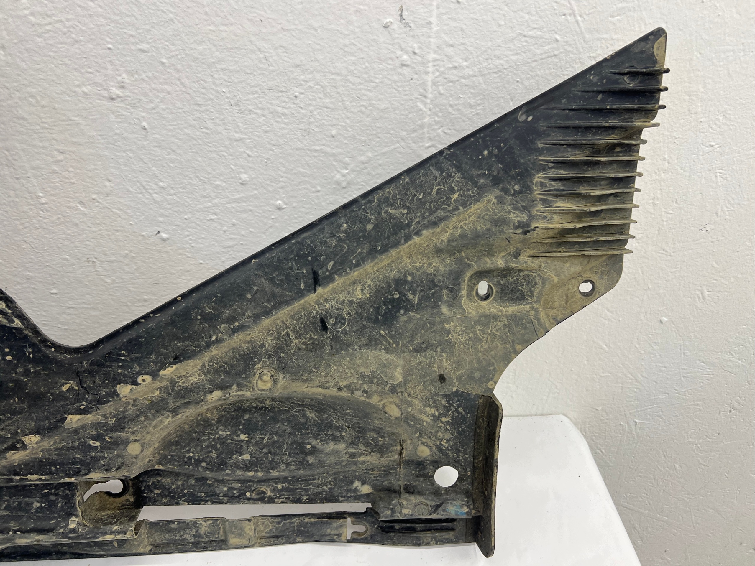 AUDI A4 B9 KOMBI Blende Abdeckung abdeckung Unterfahrschutz 8W0825216E