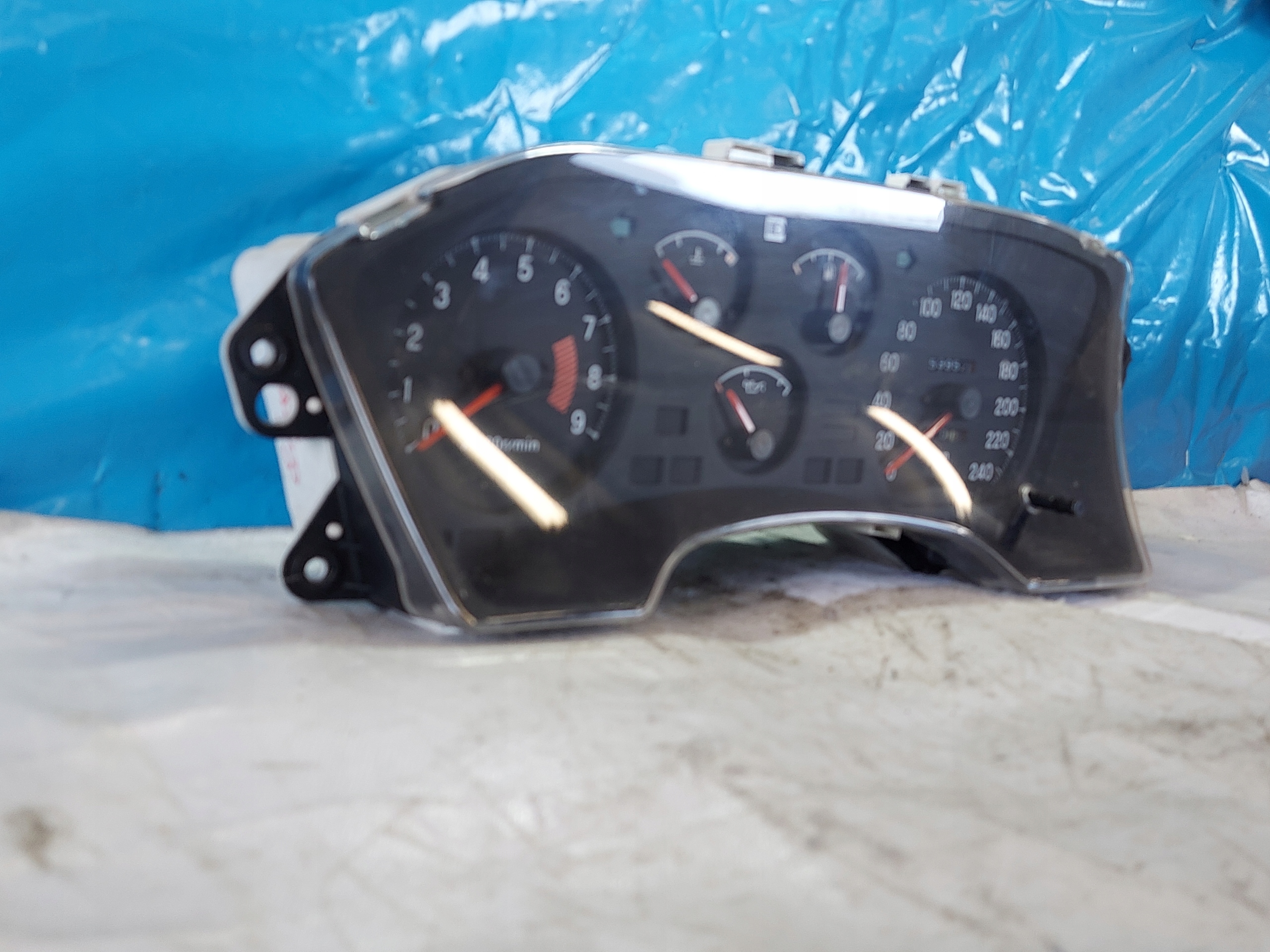 budíky hodiny MITSUBISHI ECLIPSE 2.0B MB680845