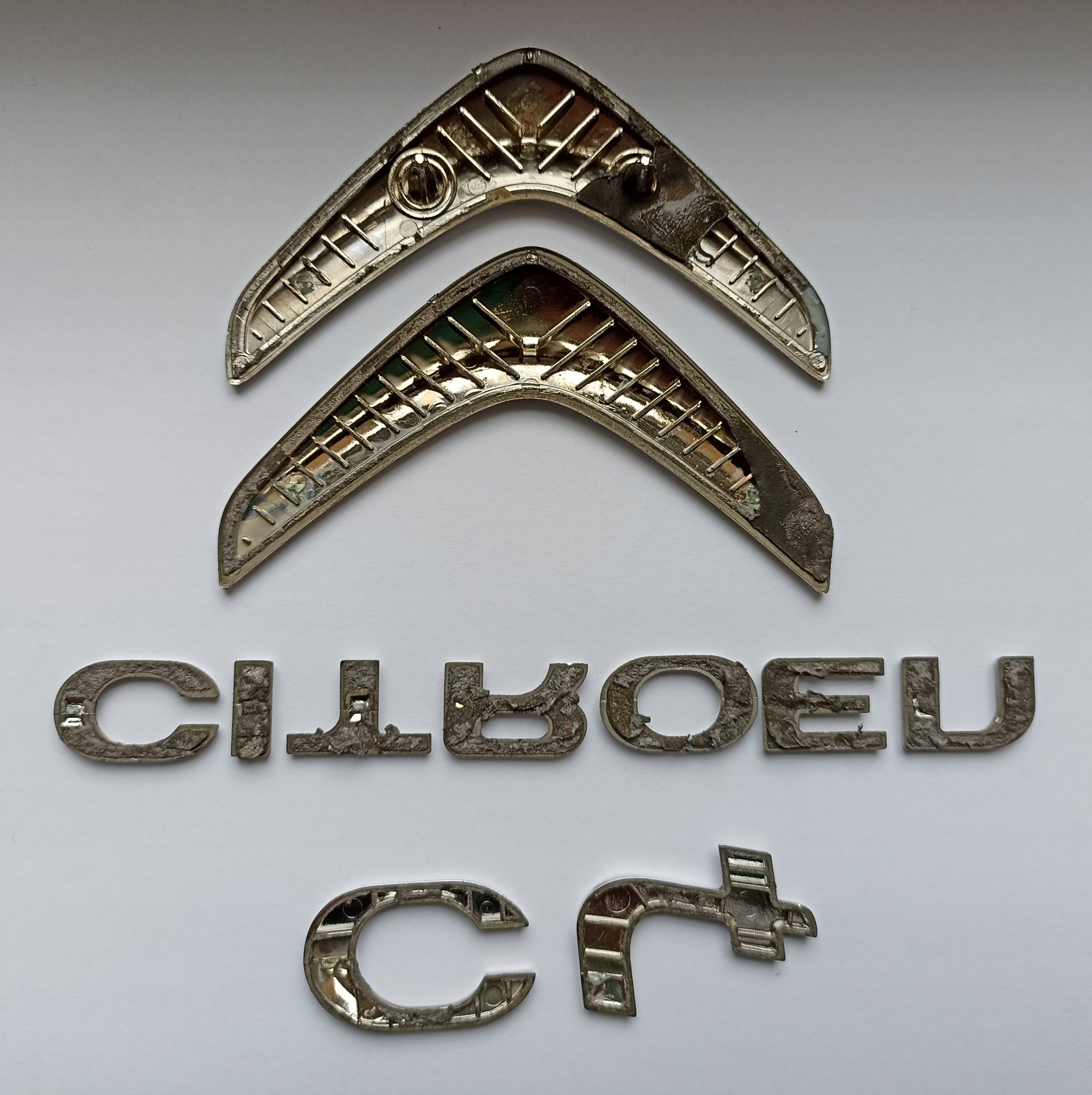 Emblemat napis Citroen C4 II 10-14r Jakość części (zgodnie z GVO) O - oryginał z logo producenta pojazdu (OE)