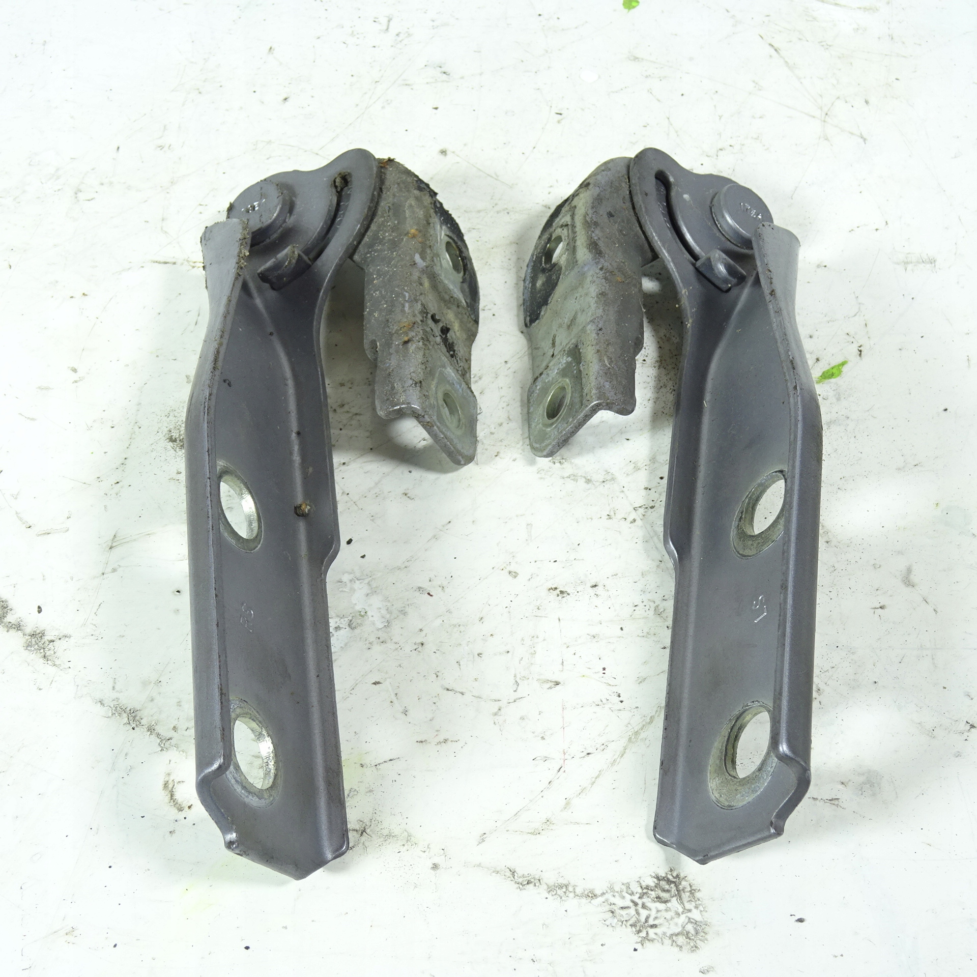 AUDI A3p ПЕТЛИ КАПОТА Ly7h