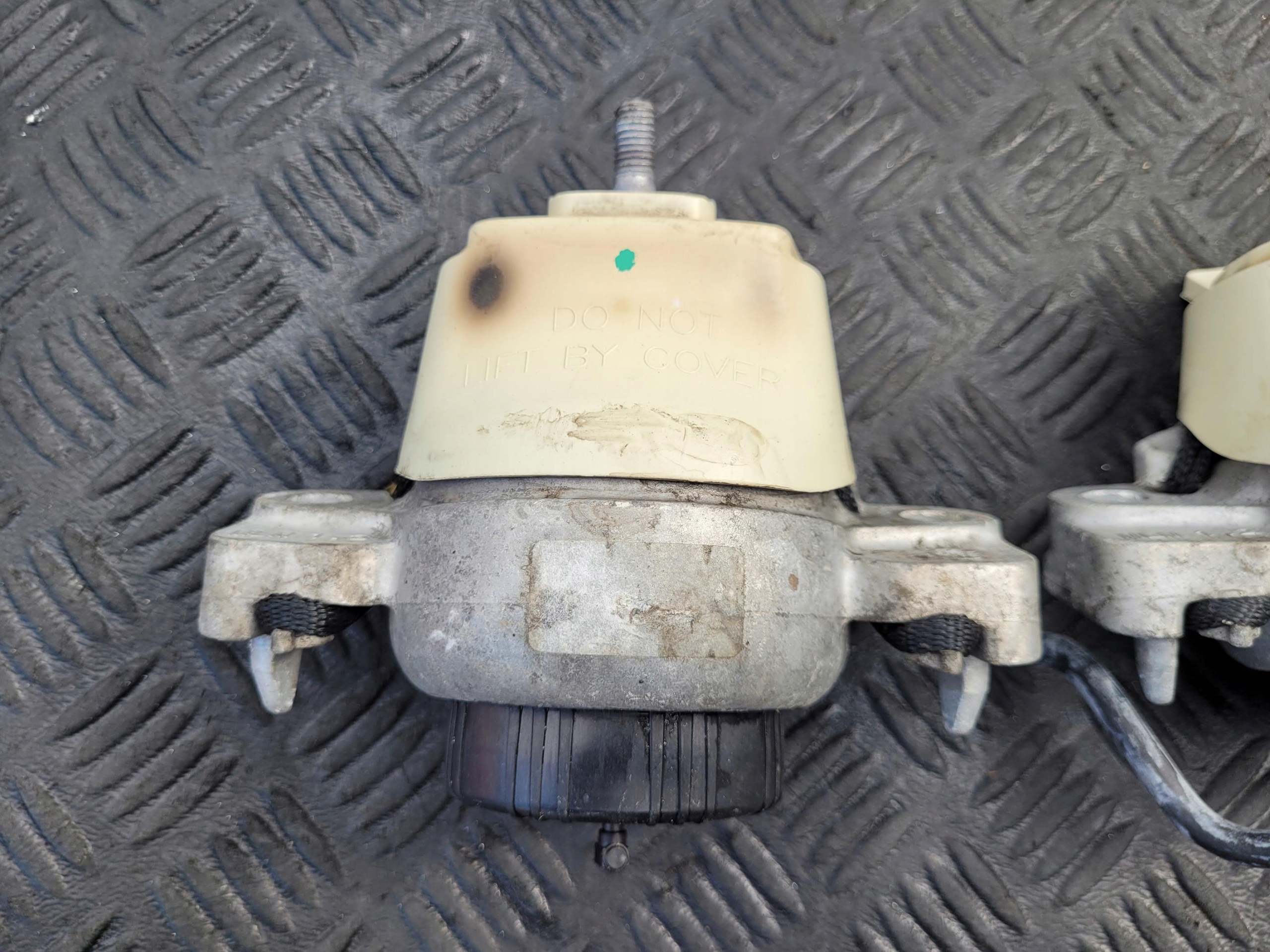 engine mount left right GX63-6A003-LA JAGUAR XF II X260 2.0 D AUTOMAT