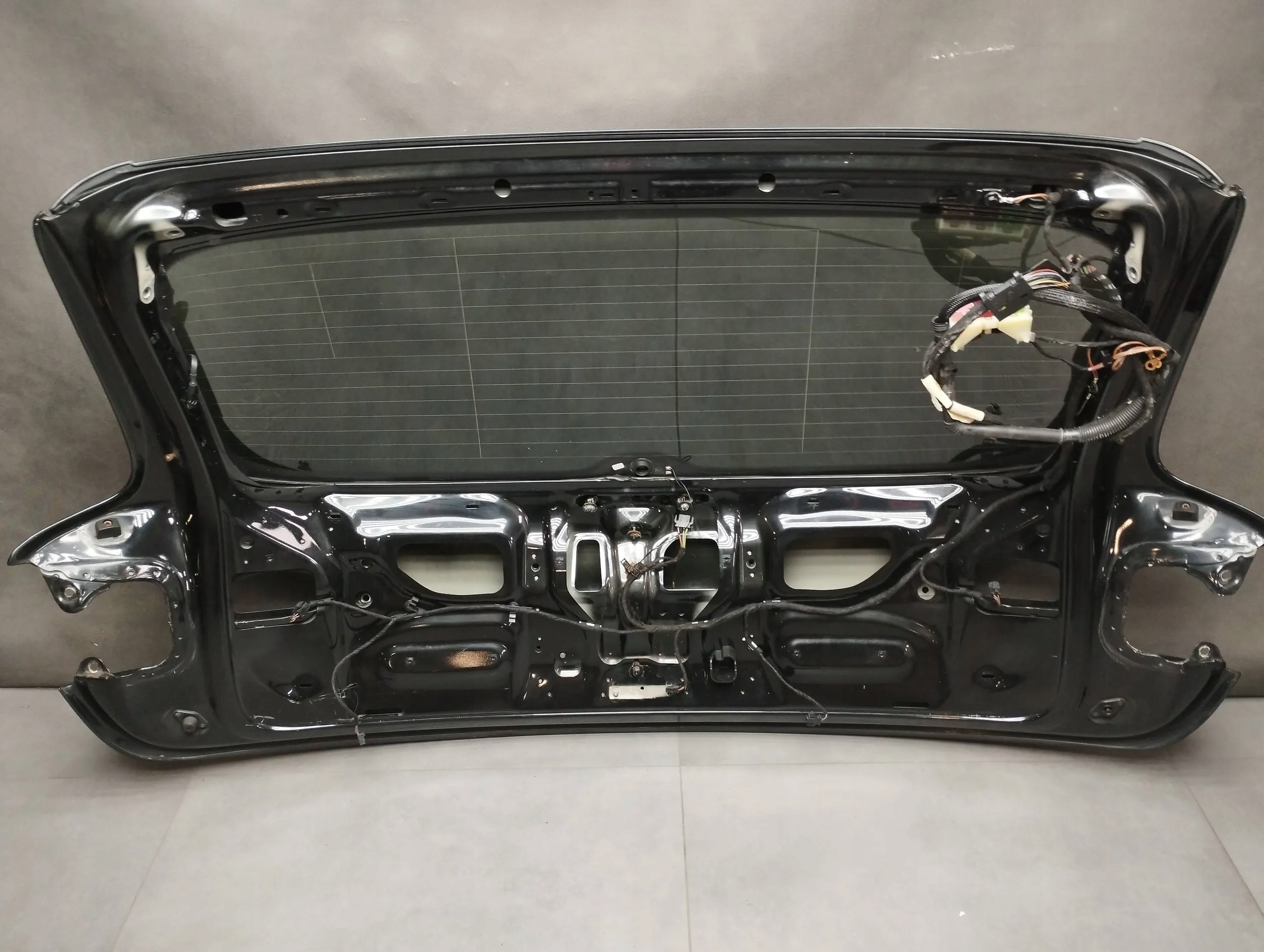 Audi Q7 4L boot door window LZ9Y