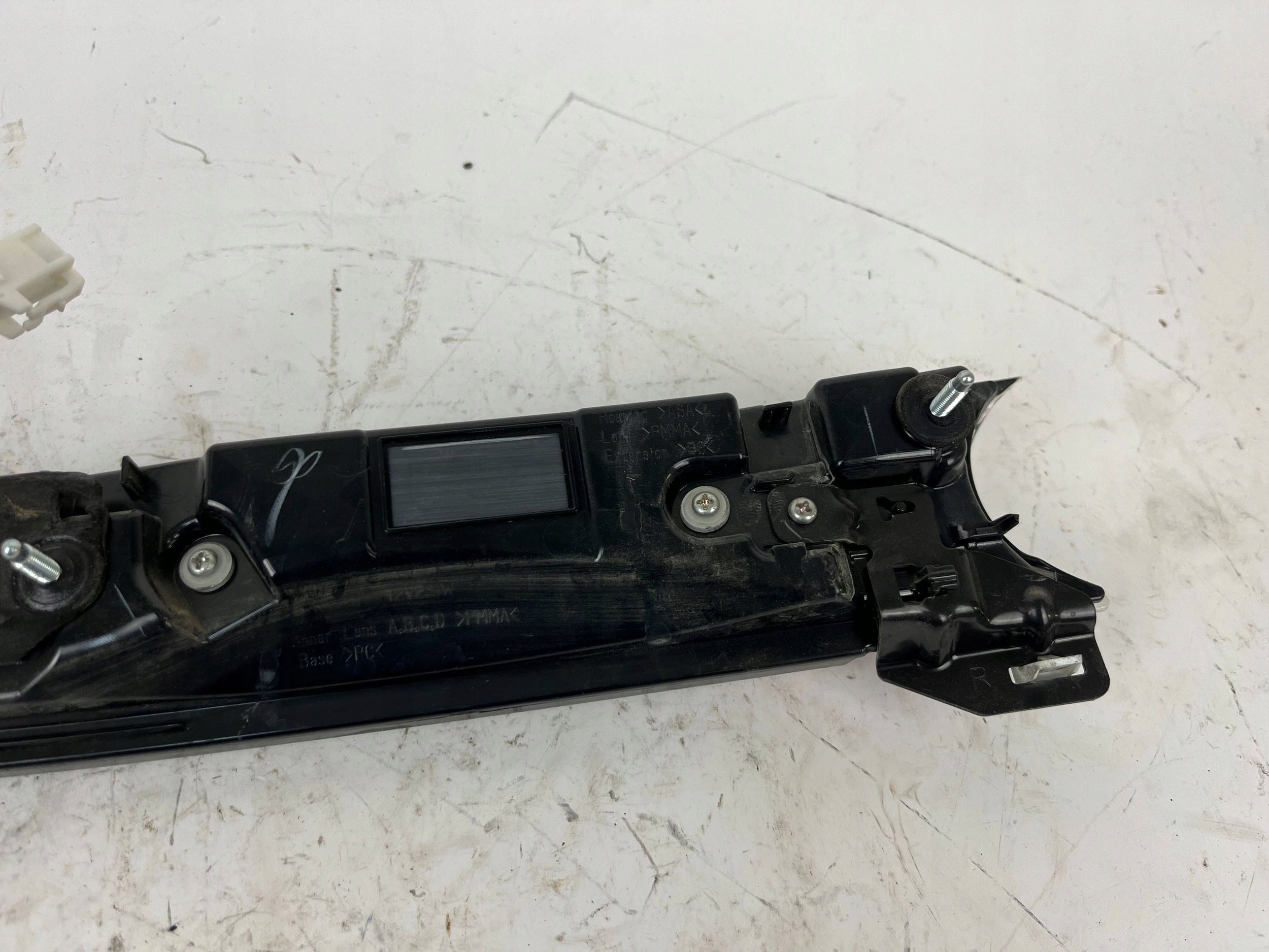 фонарь правый TOYOTA AYGO РЕСТАЙЛИНГ 18-22R. европа