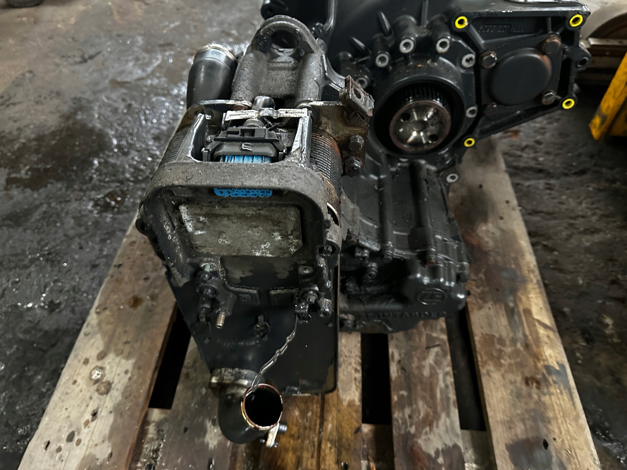 Retarder Intarder Skrzyni biegów ZF 12AS2331TD Iveco DAF MAN Renault Rodzaj skrzyni Automatyczna