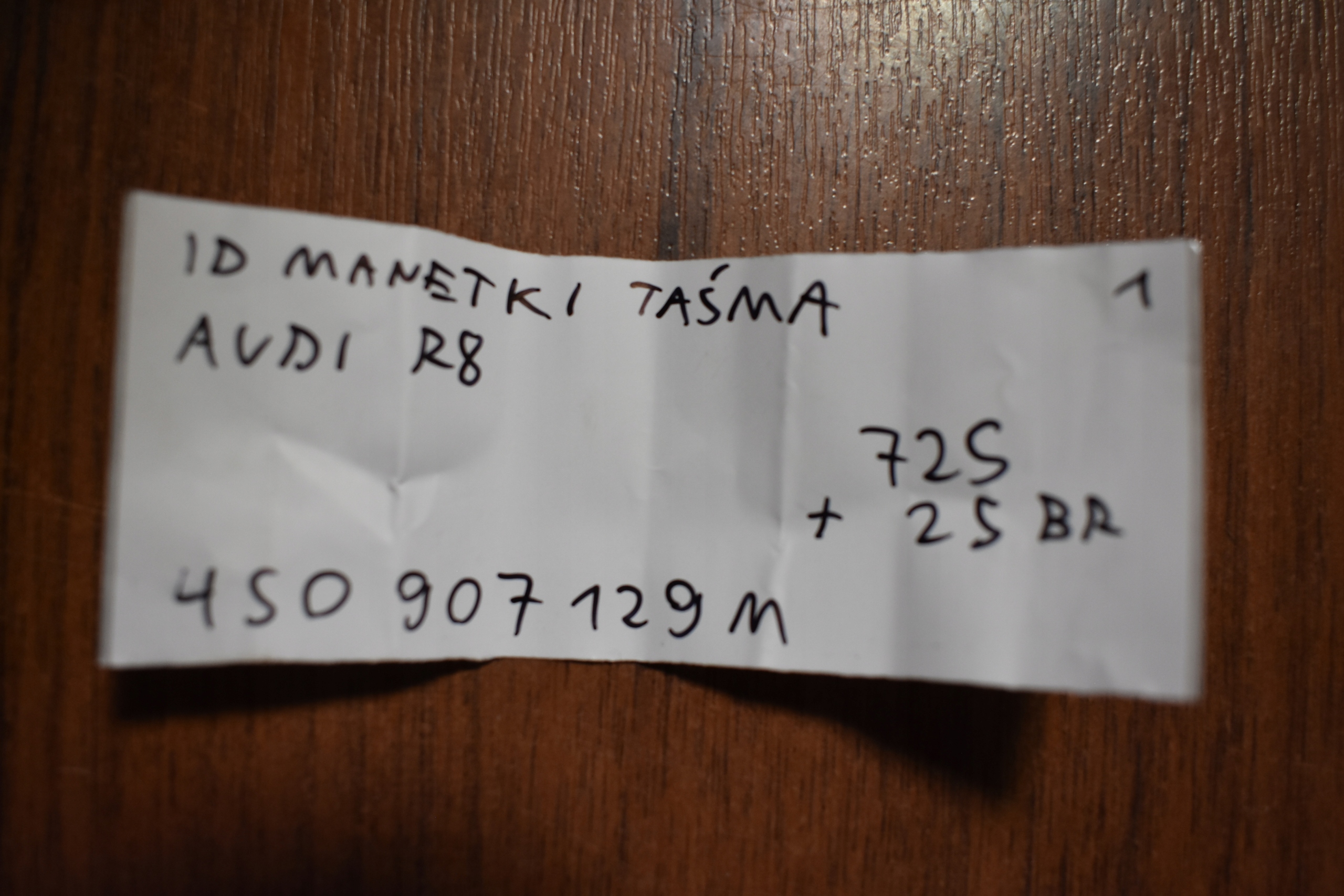 IDEALE MANETKI TASMA AUDI R8 1 9