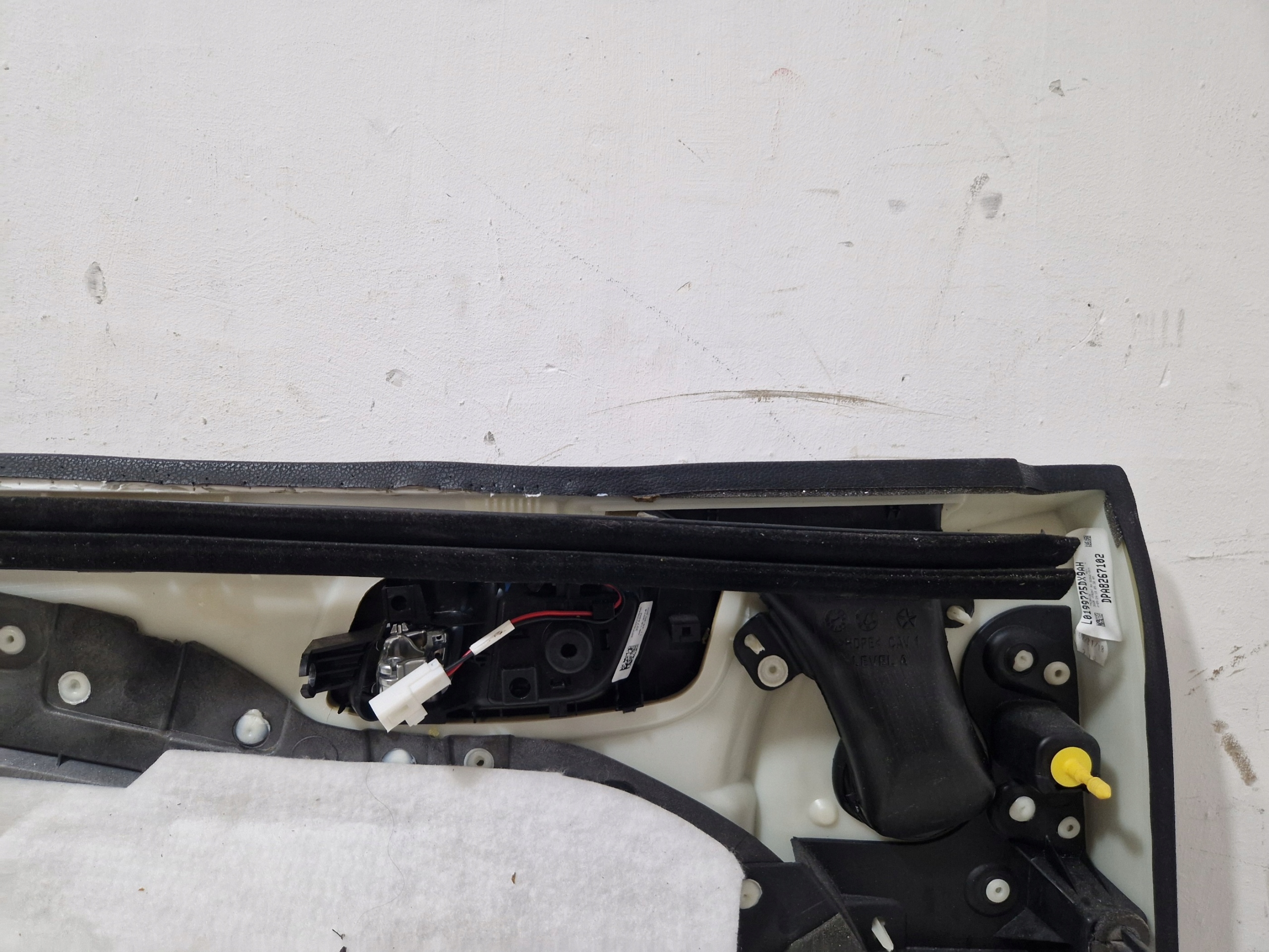 DODGE CHARGER 2019- side door right front leather 5PF041X9AI