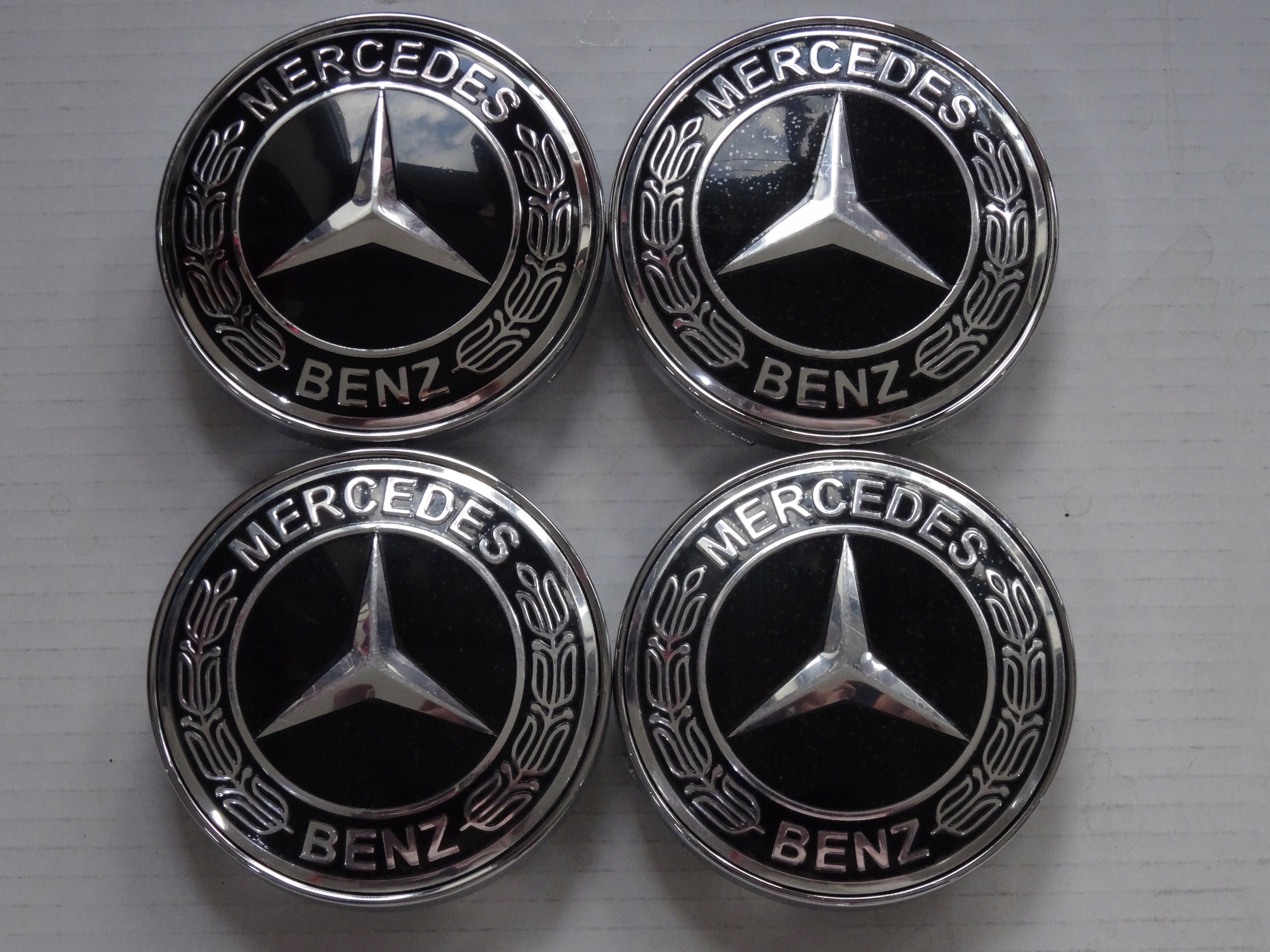 

4x Dekielki Dekle Emblematy felgi Mercedes 60 mm c