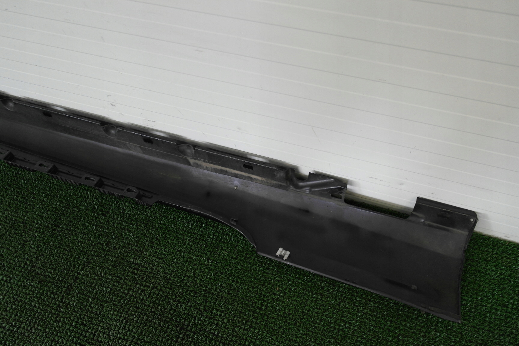 MERCEDES E-KLASA W207 09- moulding threshold left cap A2076901540 LAK 197