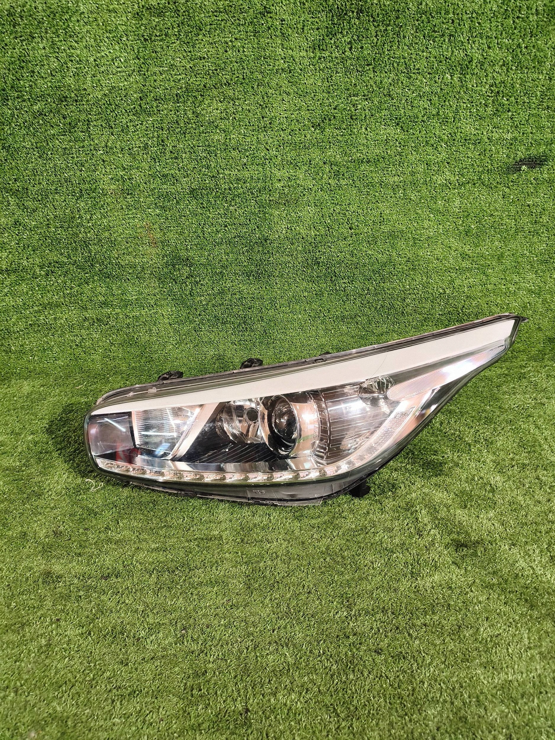 REFLEKTOR left front KIA CEED II LED 12- NR.R1432