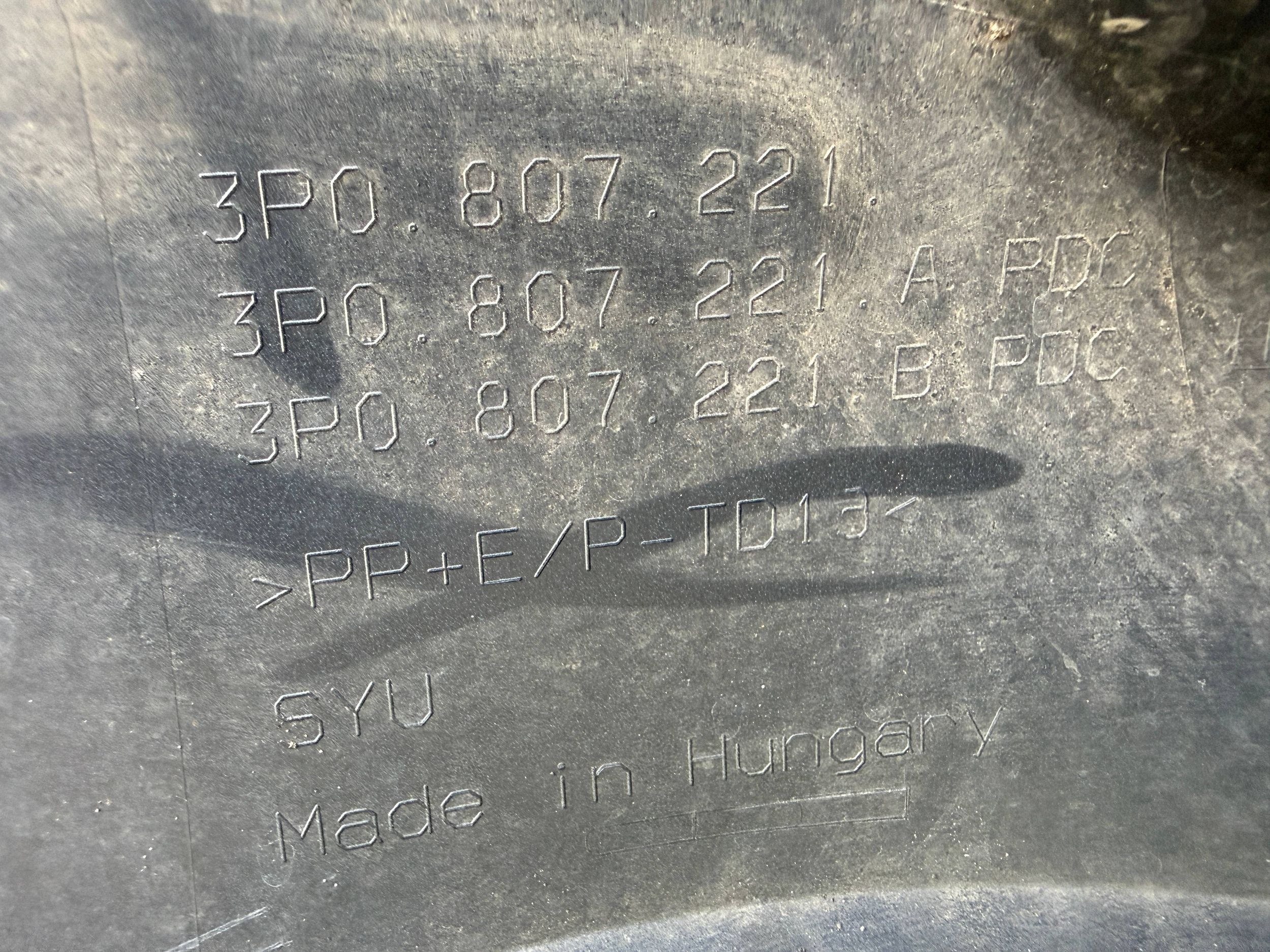 Skoda Super B 23- 3p nárazník predok predný