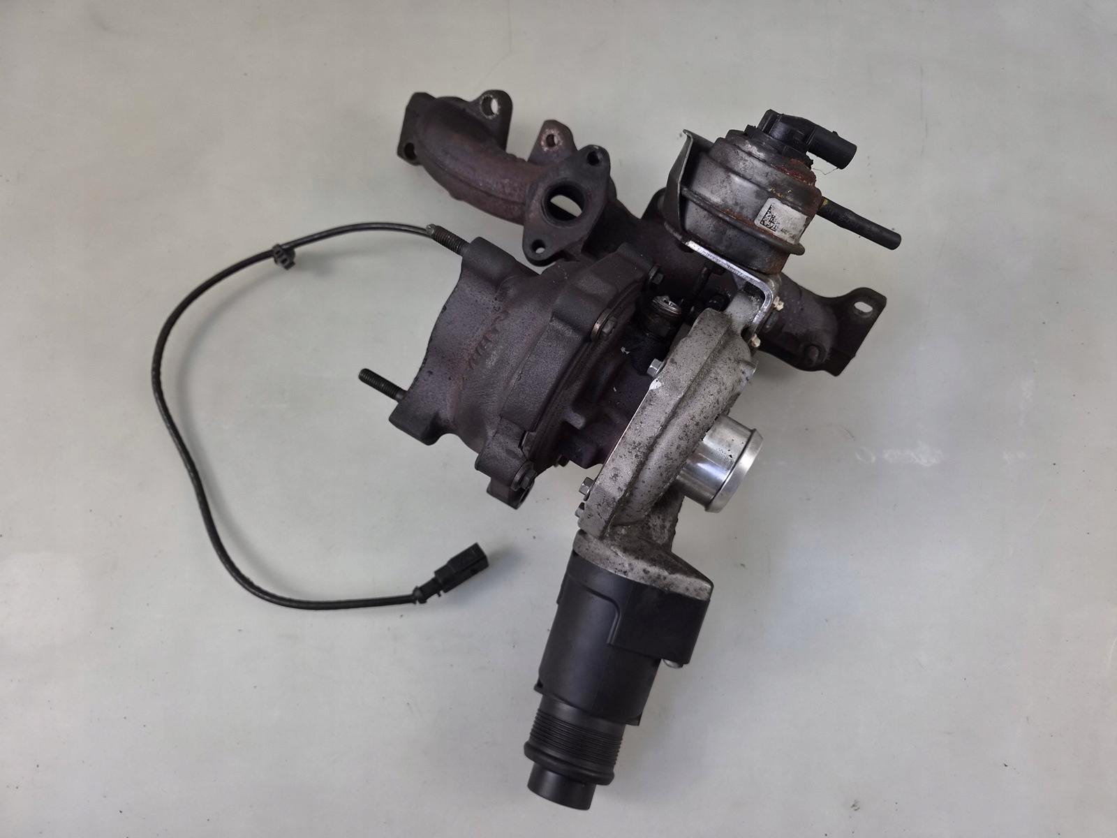 turbo header pipe turbo turbina AUDI A4 B8 2.0 TDI a5 a6 a7