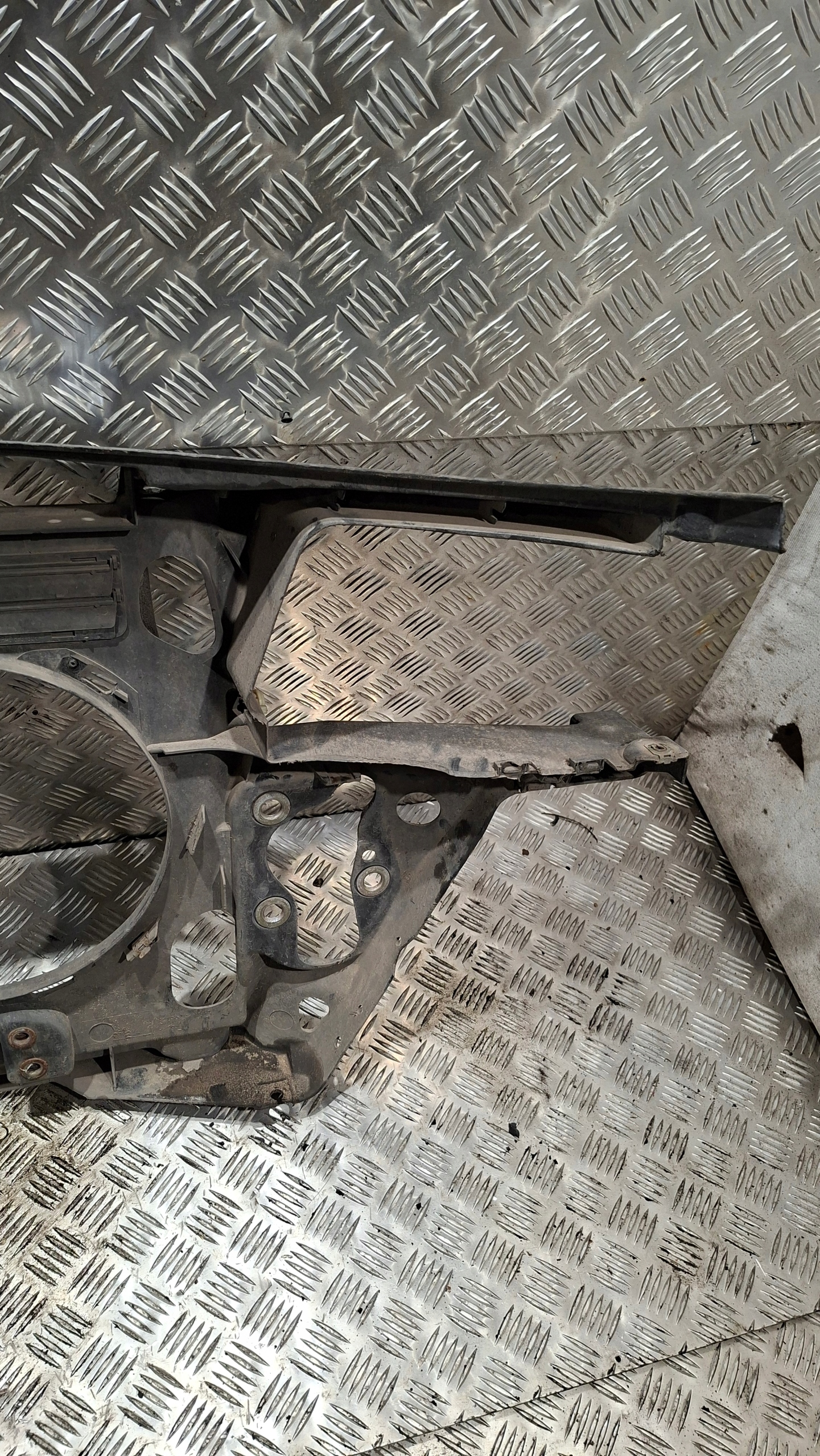 support panel for radiators pillar AUDI A6 C5 2.5TDI