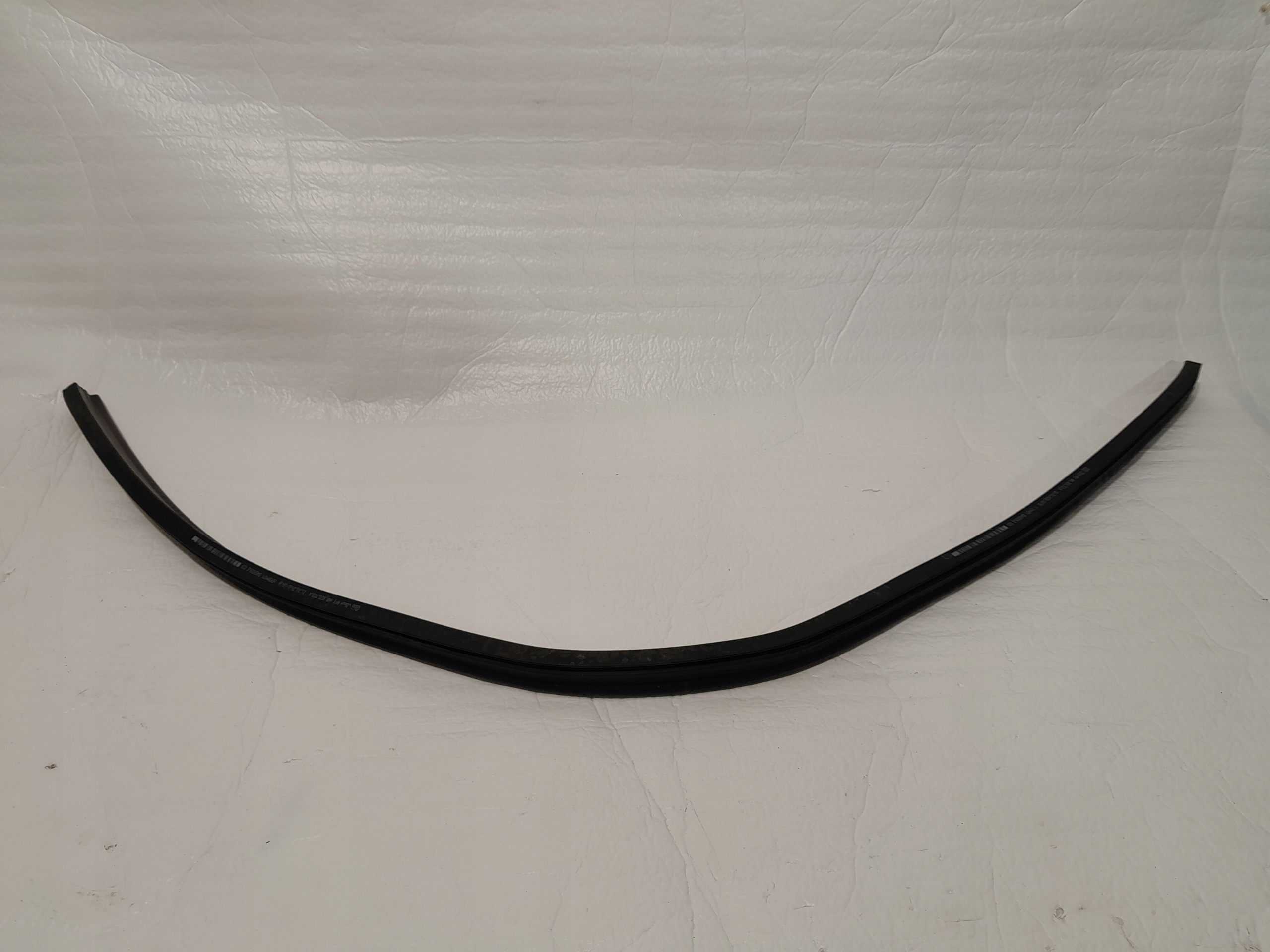 AUDI A4 B9 LIFT Pneus Joint Sous vitre 8W0823723A