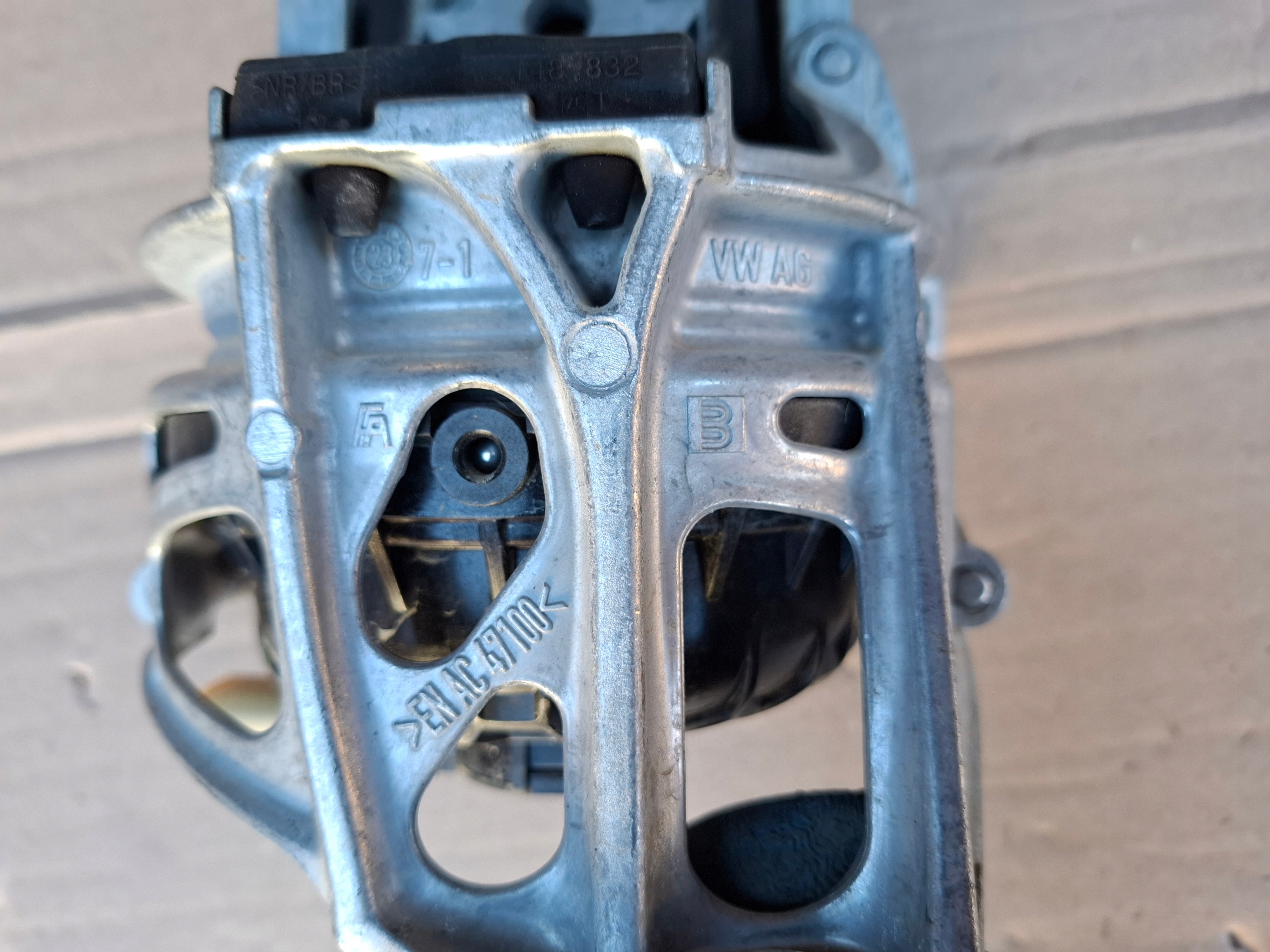 engine mount right AUDI RS6 A6 RS7 A7 C8 23r