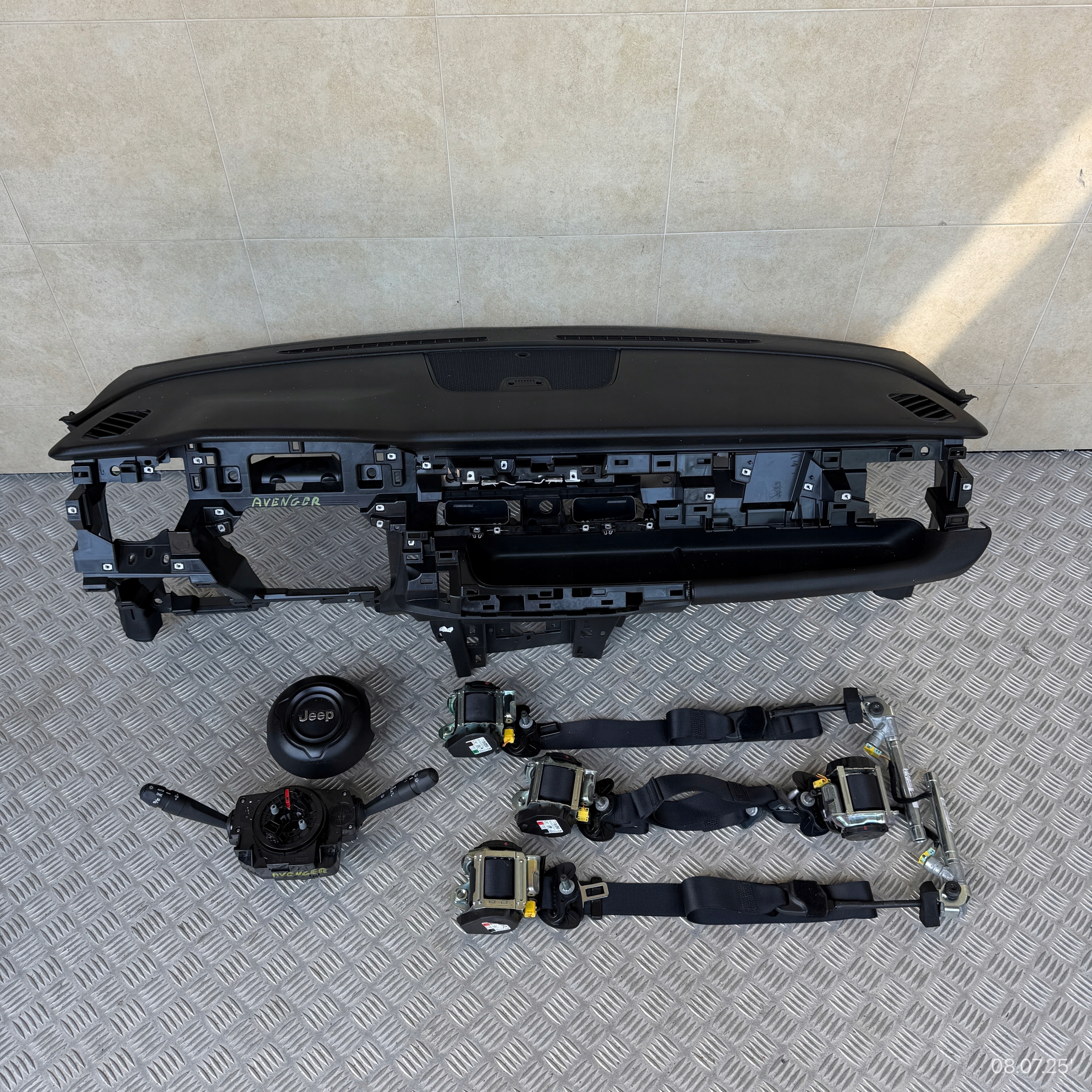 dashboard complete airbag console tension belts cockpit JEEP AVENGER 2023 ROK