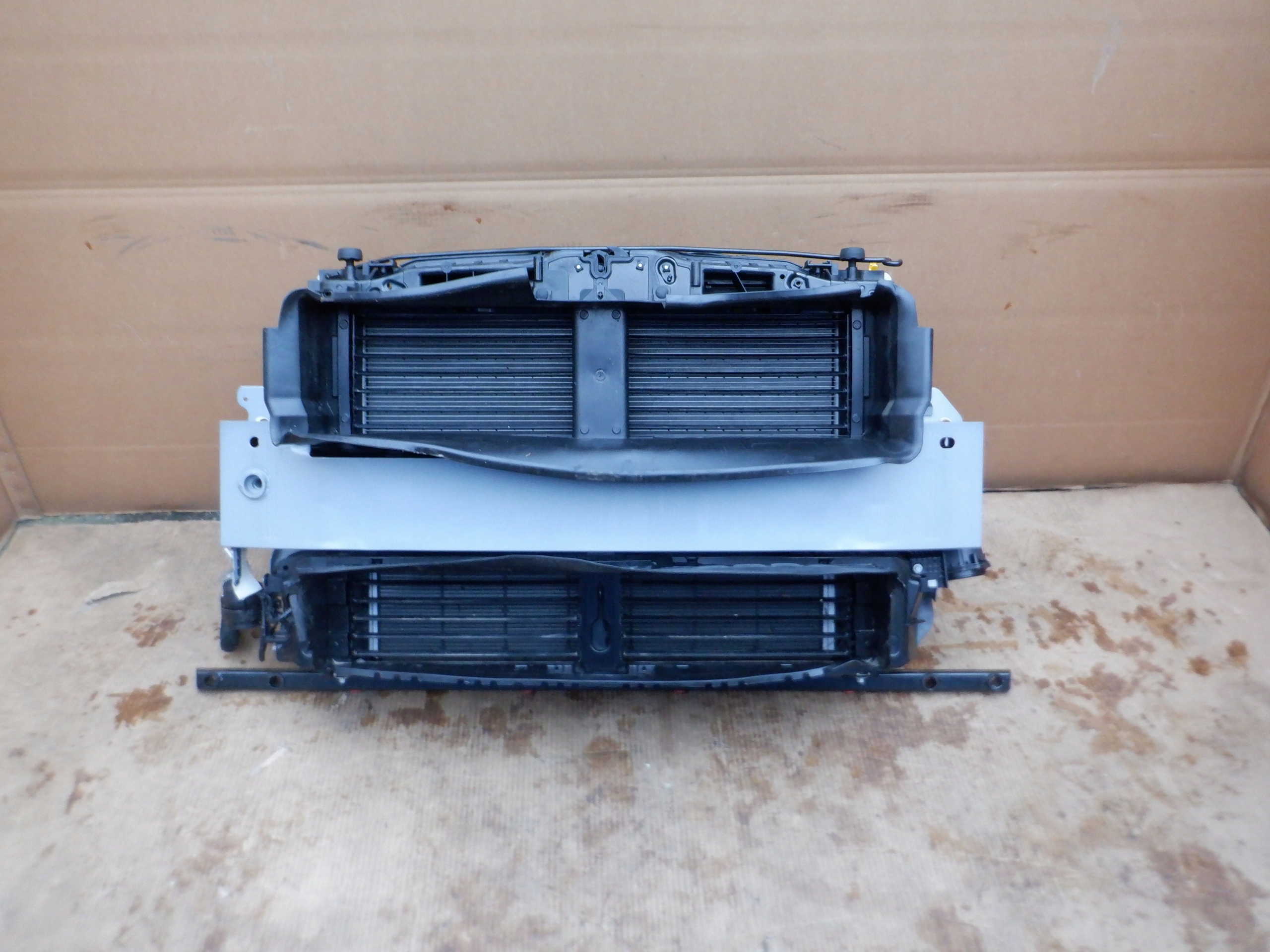 PAS BELKA CHŁODNICE PRZÓD FORD KUGA MK3 2.5 PHEV