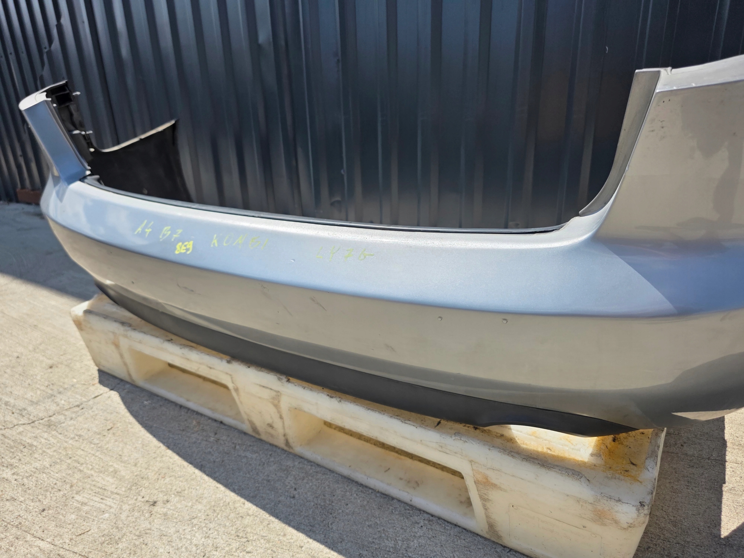 bumper rear part AUDI A4 B7 LY7G without PDC AVANT KOMBI original !!!